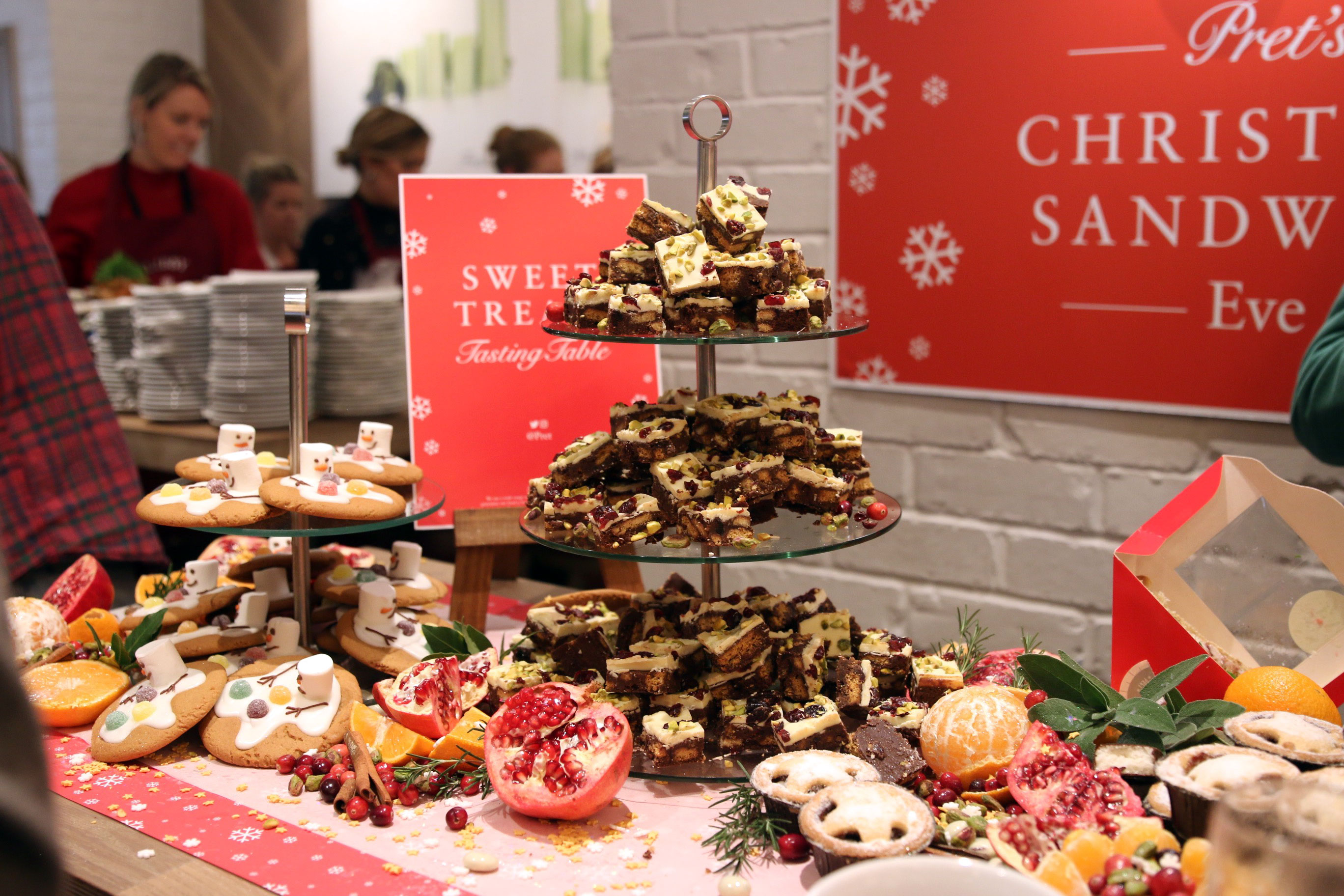 1576000263139-pret-christmas-sandwich-launch2