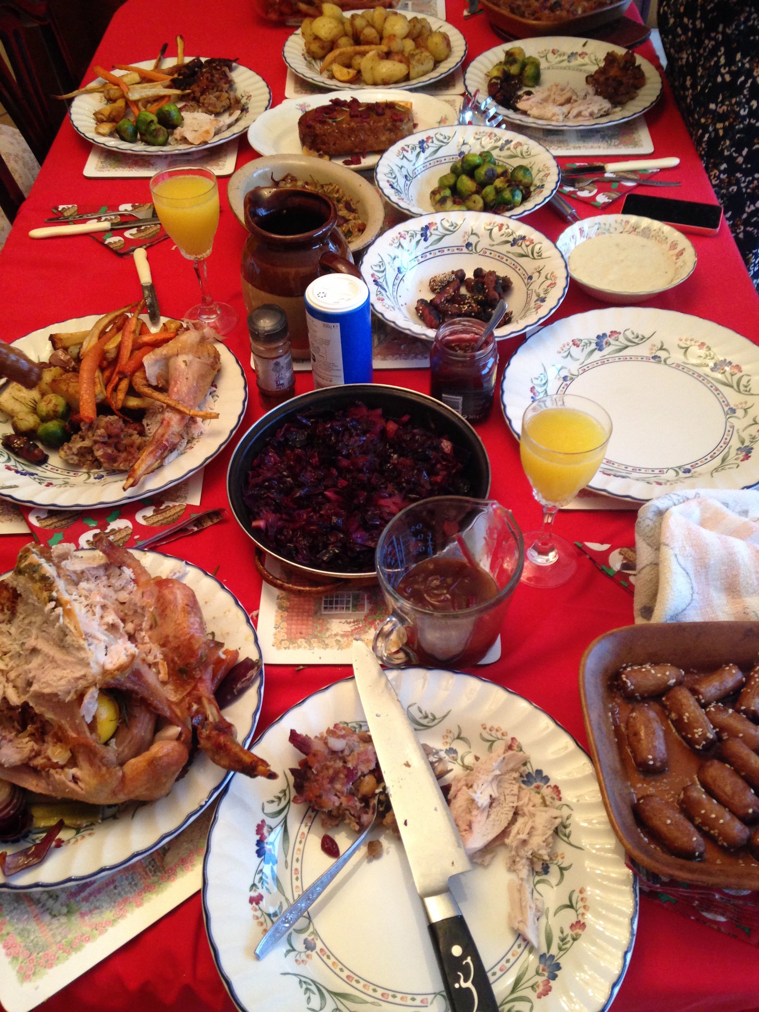 Authentic British Christmas Dinner : The traditional Christmas dinners from around the WORLD ...