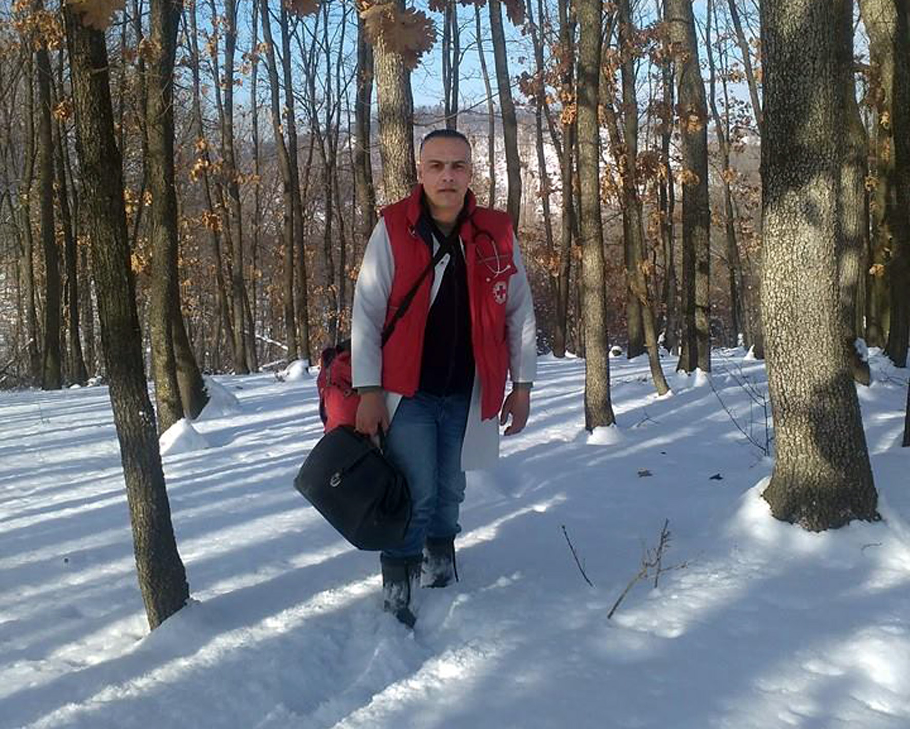 1576665022590-dr-Ivan-Andjelic-na-terenu03