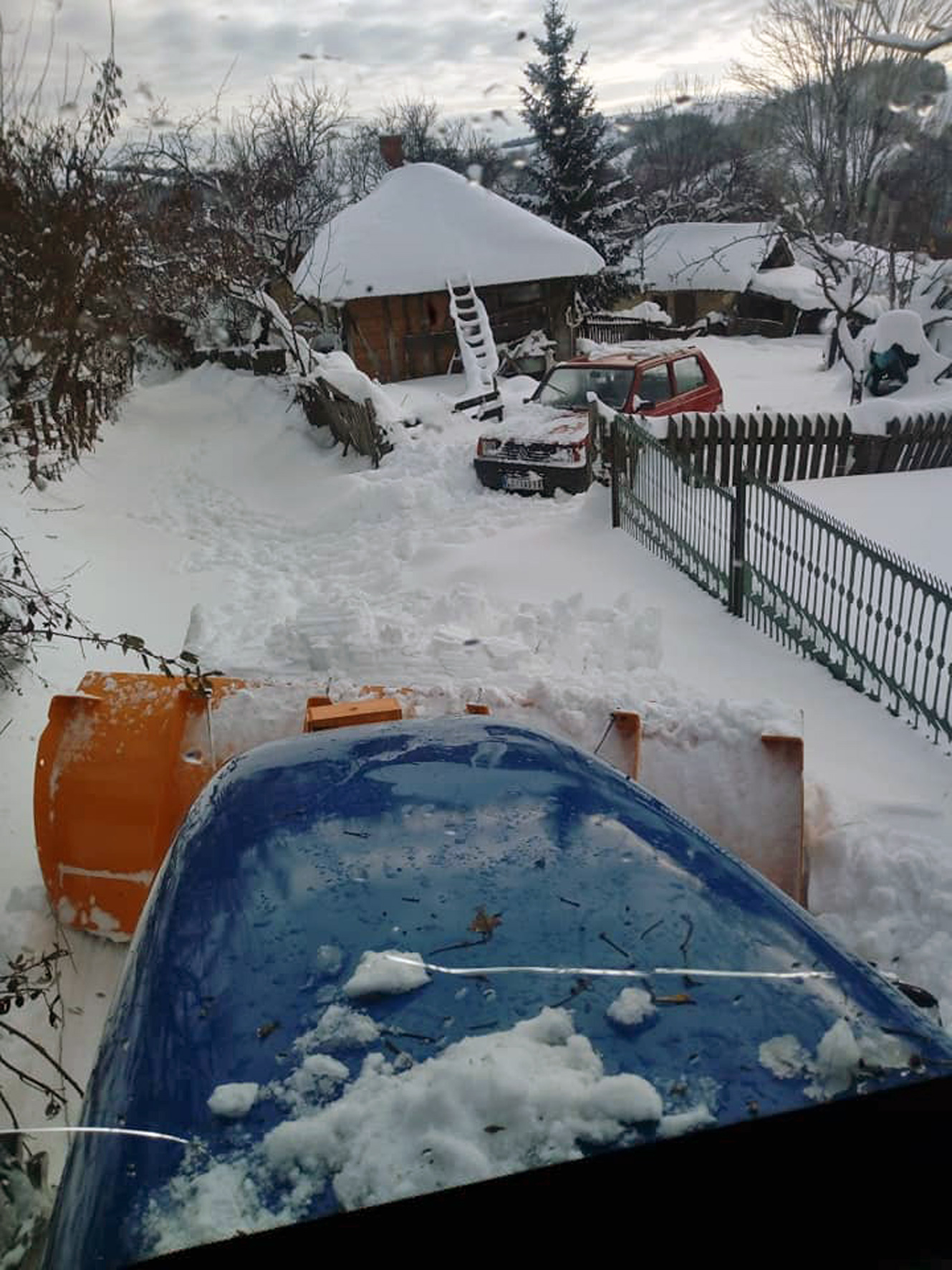 1576665272868-kroz-sneg-do-bolesnika
