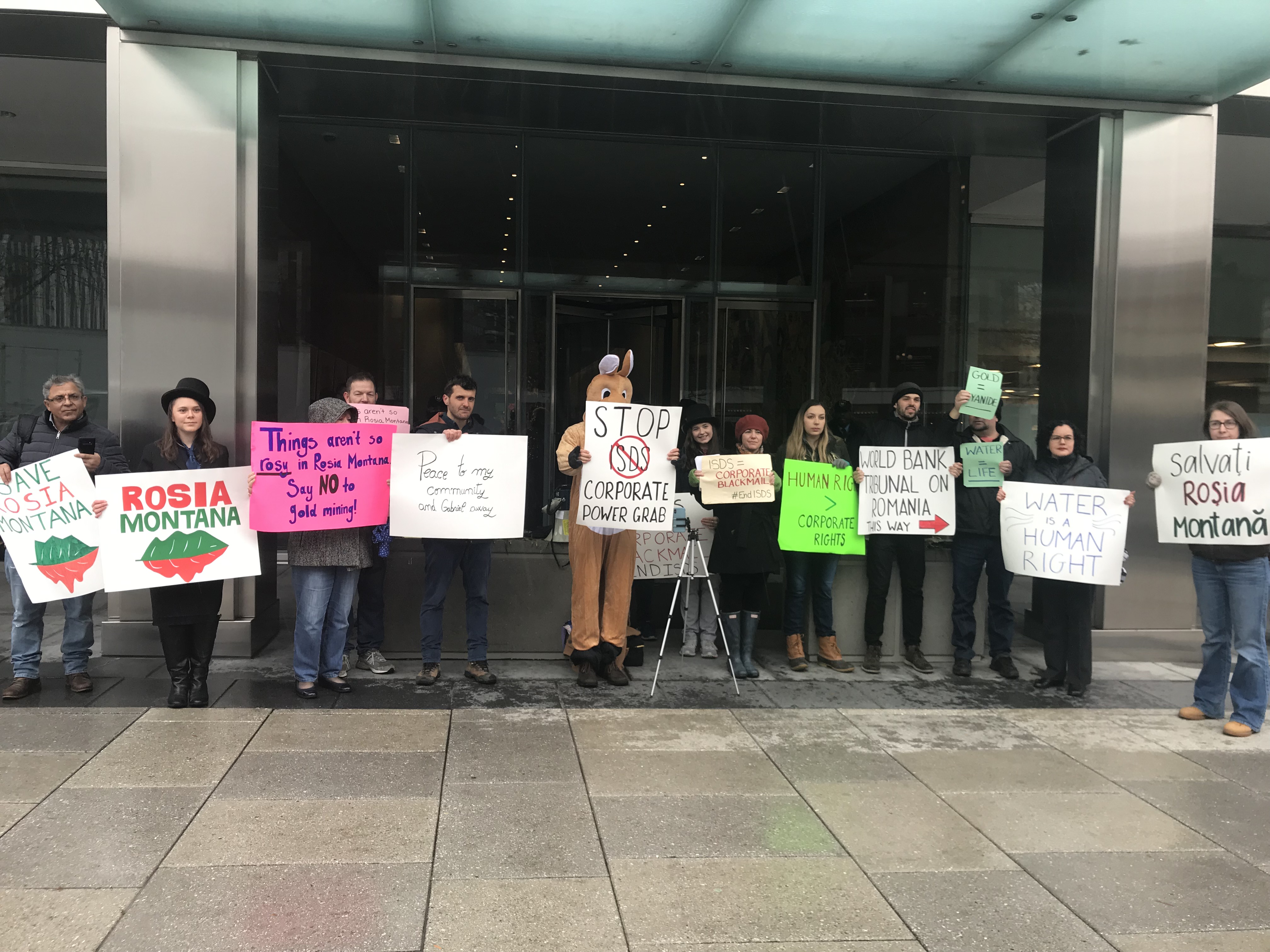 marin-oprea-protest-rosia-icsid-3