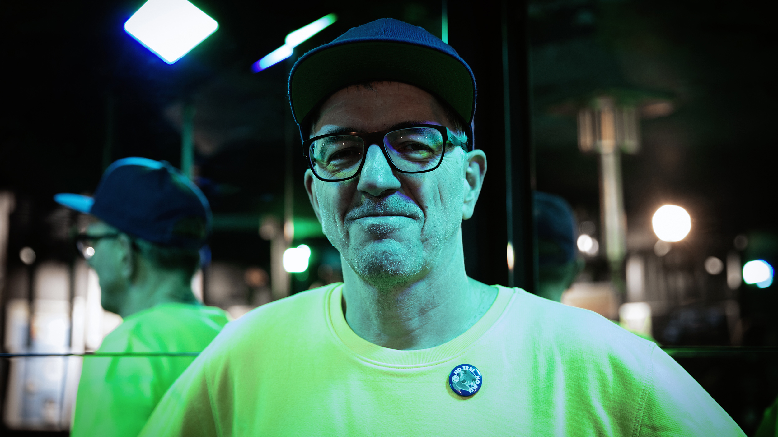Dr Motte steht in dem Container mit der Ausstellung zur Loveparade in der Mall of Berlin