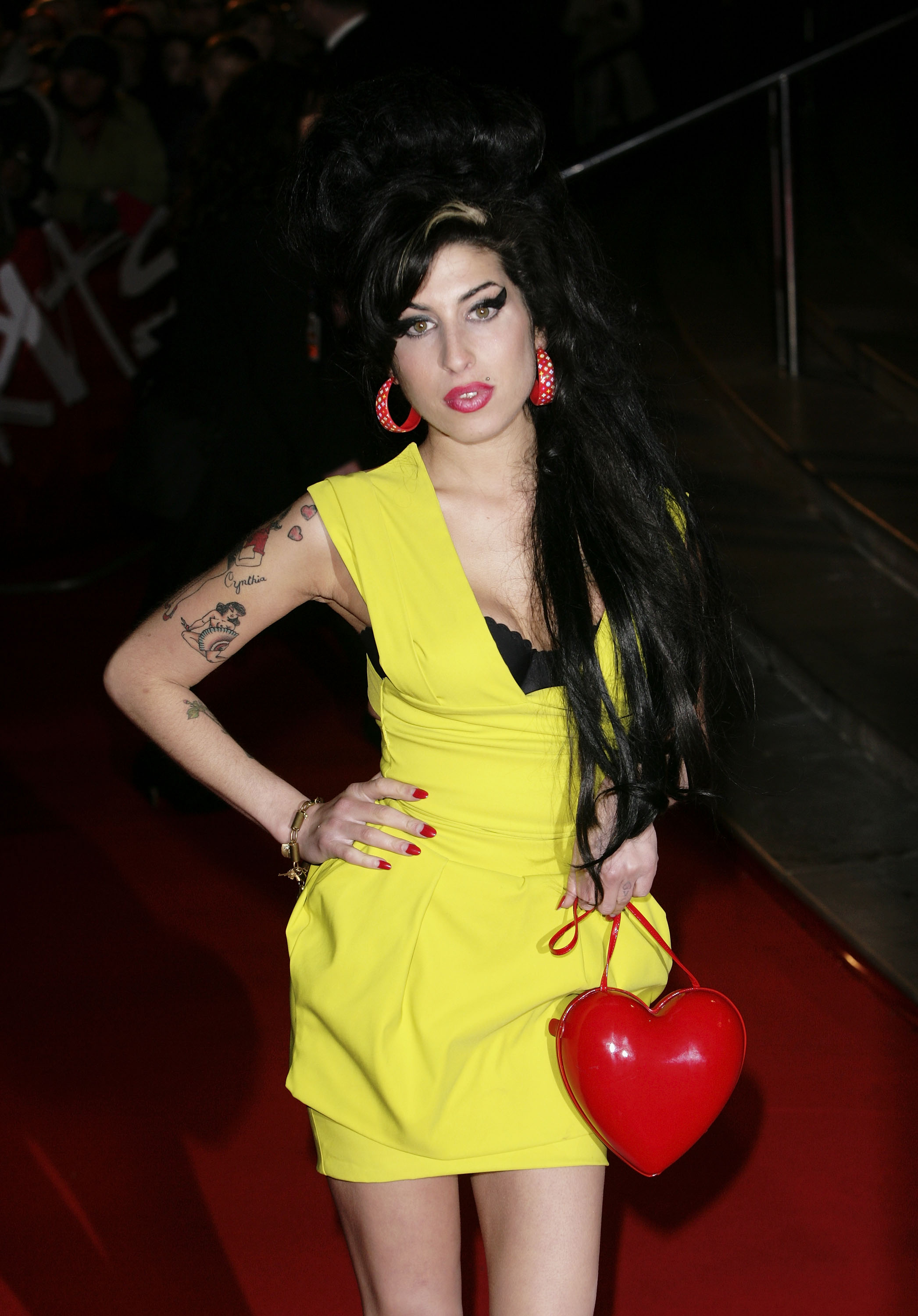 amy winehouse yellow dress off 66% - www.daralnahda.com