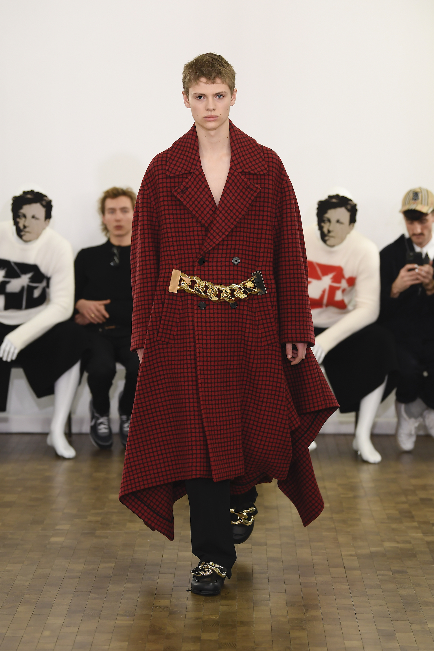 JW ANDERSON by Jonathan Anderson + FW2020 + LONDON FASHION WEEK. Runway  images from the FW2020 Collection by JW ANDERSON by Jonathan…