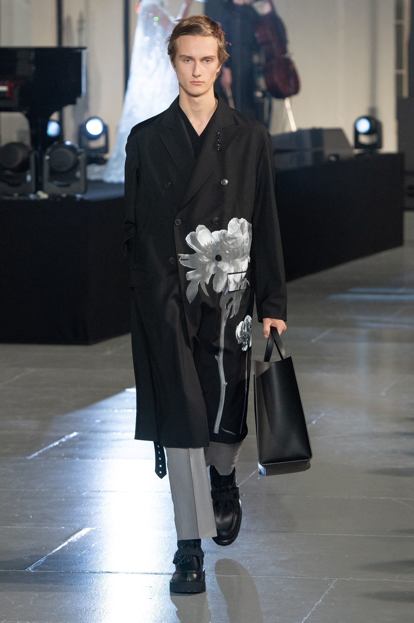 1579173293760-Valentino-Men-FW-20-21-001