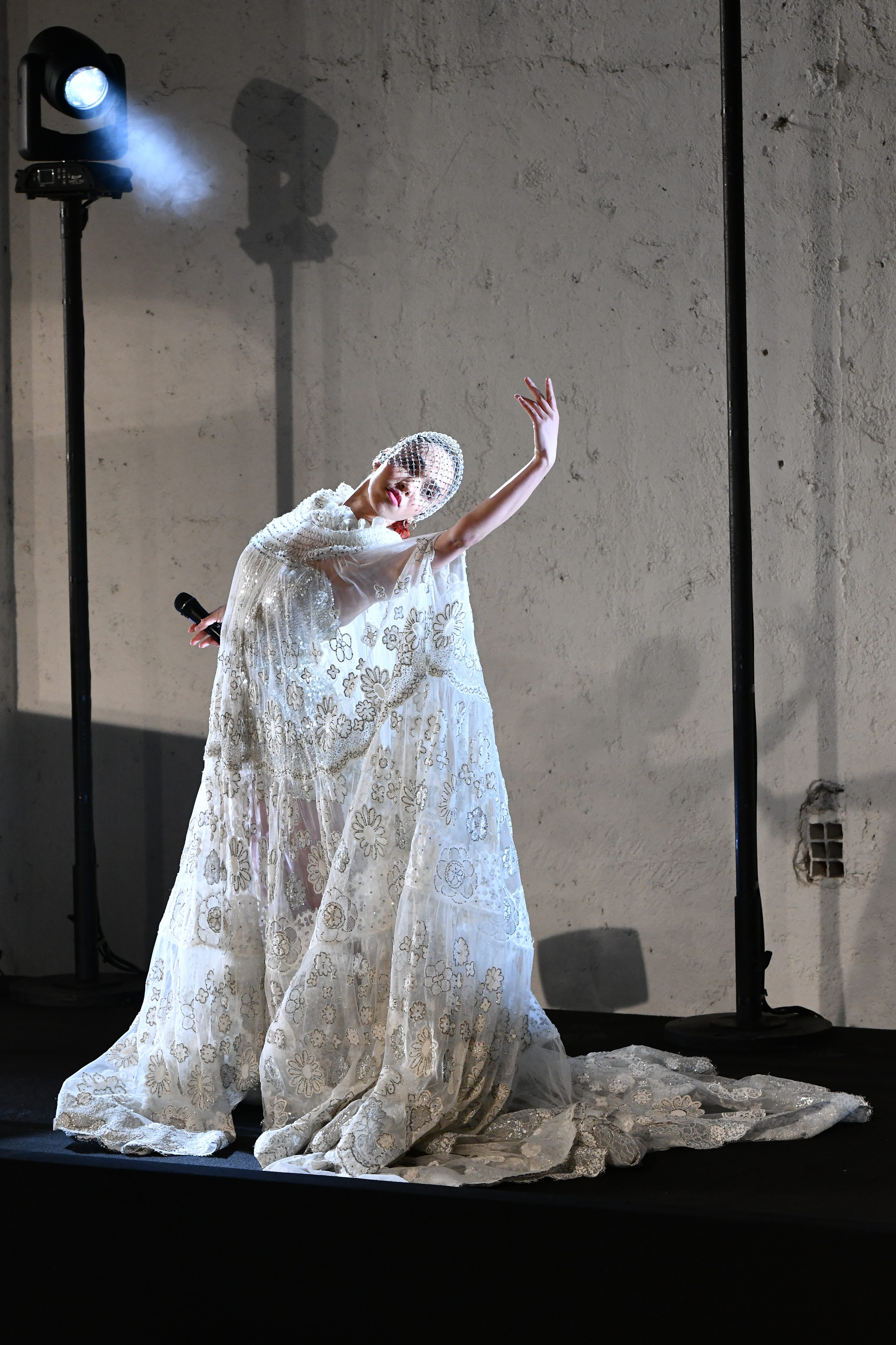 1579173371491-009-FKA-TWIGS-January15th2020-Paris