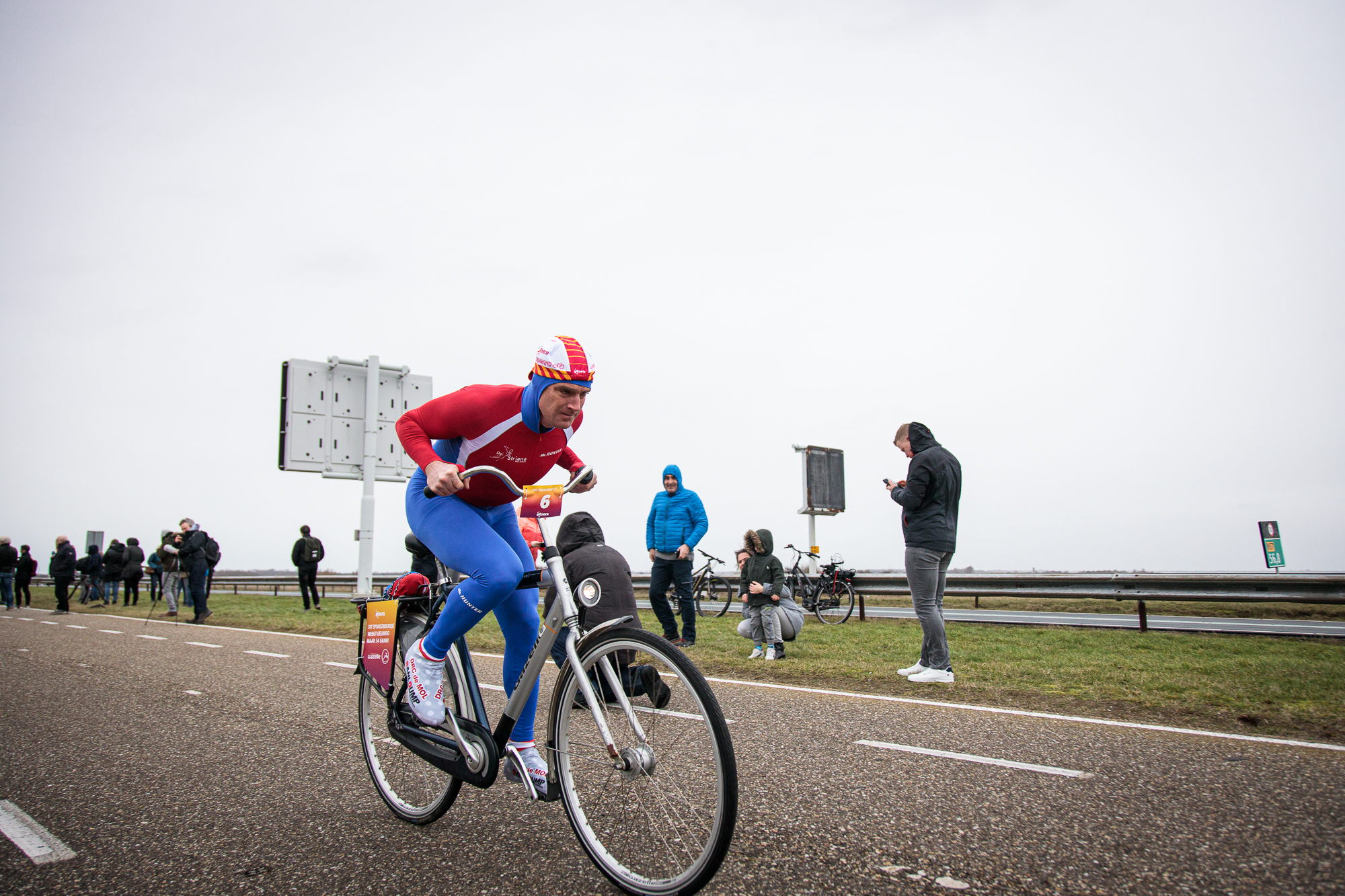 1581332850095-NK-Tegenwindfietsen-15