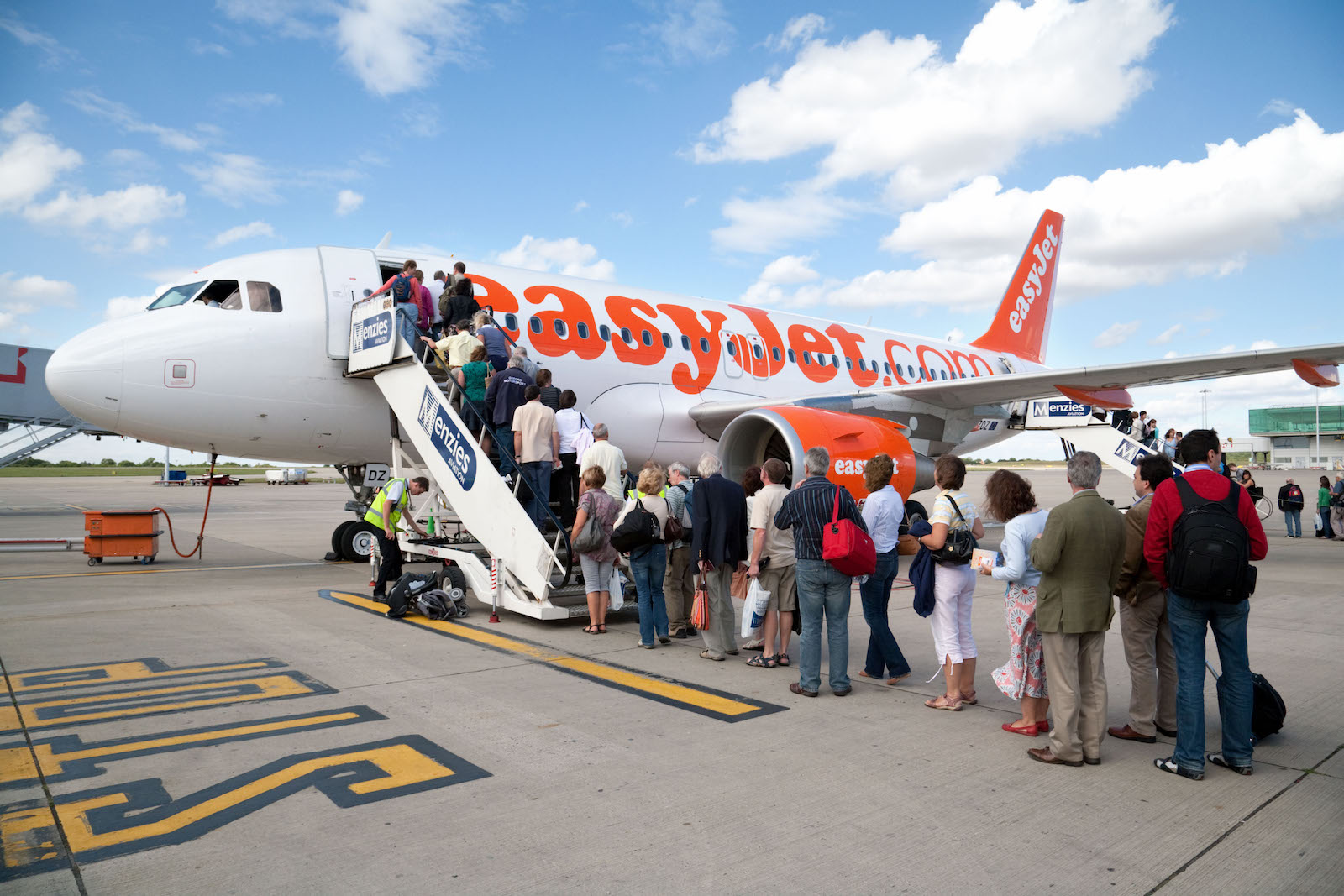 easyjet plane boarding