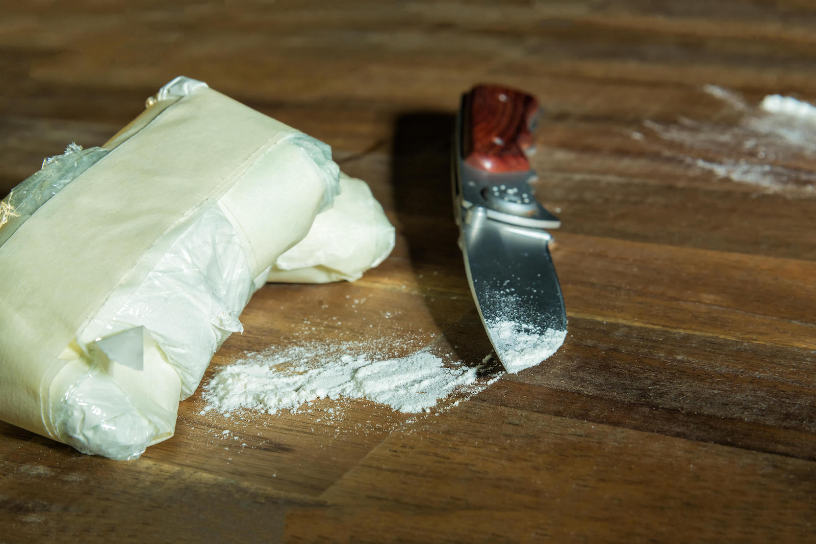 cocaine and knife