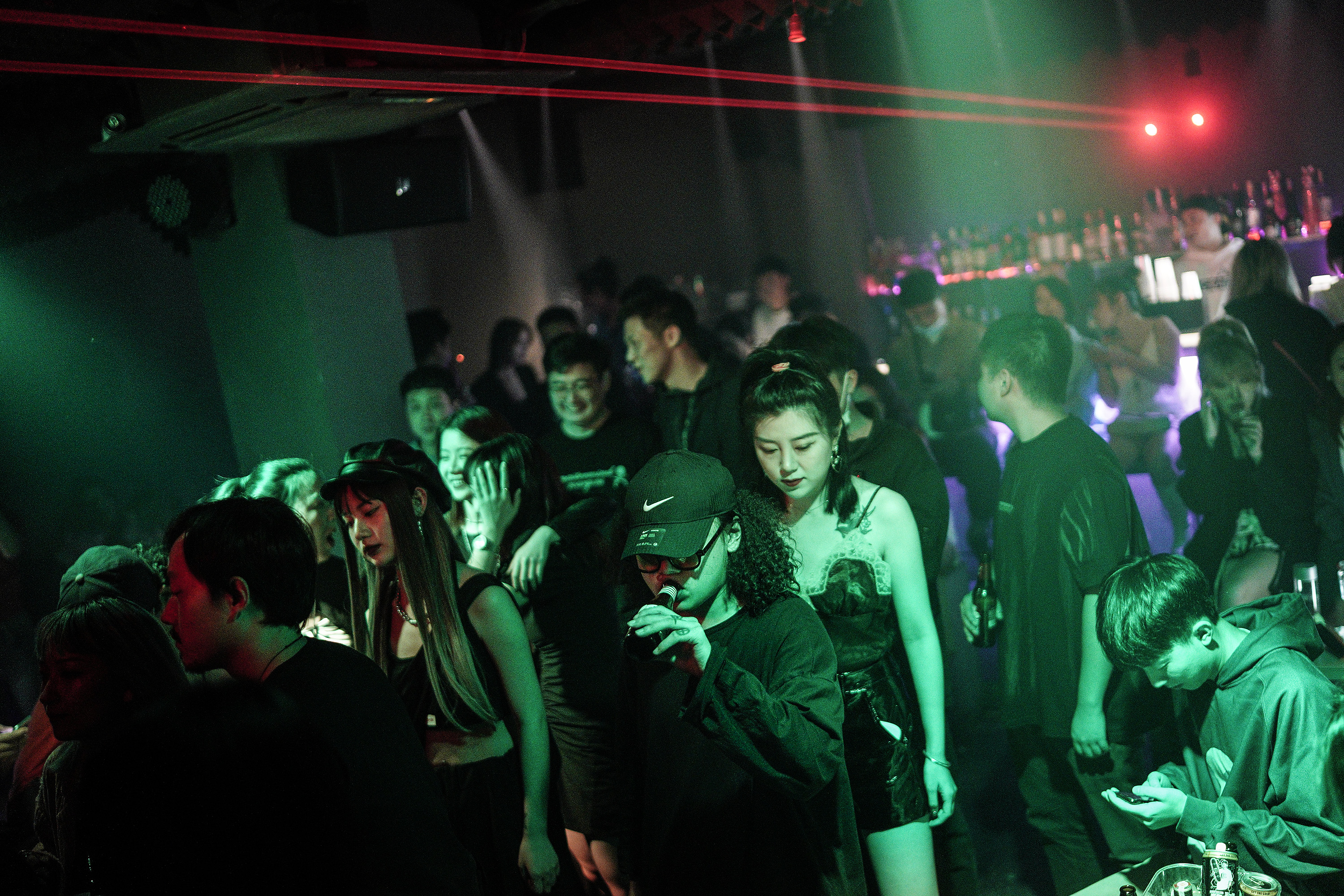 photos-wuhan-china-party-club-disco-bar-coronavirus-new-normal