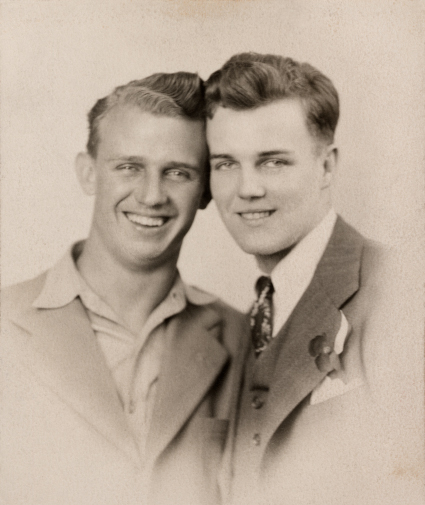 Foto di storie d'amore gay del passato tratte dal libro