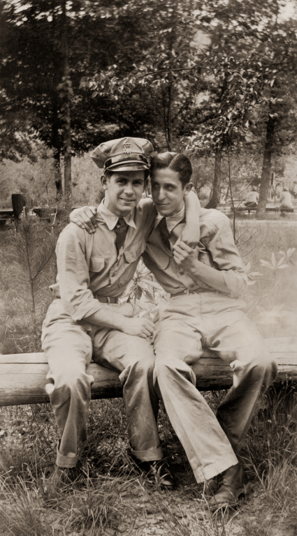 Foto di storie d'amore gay del passato tratte dal libro