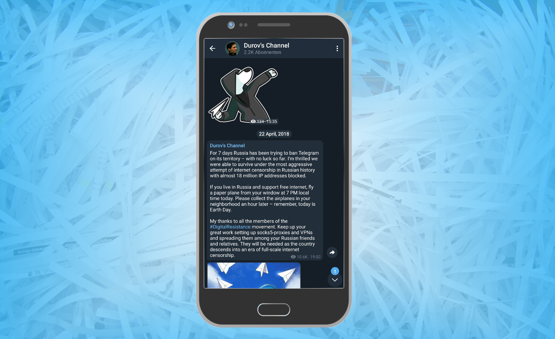 Ein Smartphone zeigt die Telegram-App mit dem geöffneten Channel von Pavel Durov