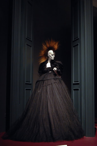 10 mostre di moda che hanno fatto la storia, ora su Google Arts & Culture. Gothic: Dark Glamour, The Museum at FIT, 2008.