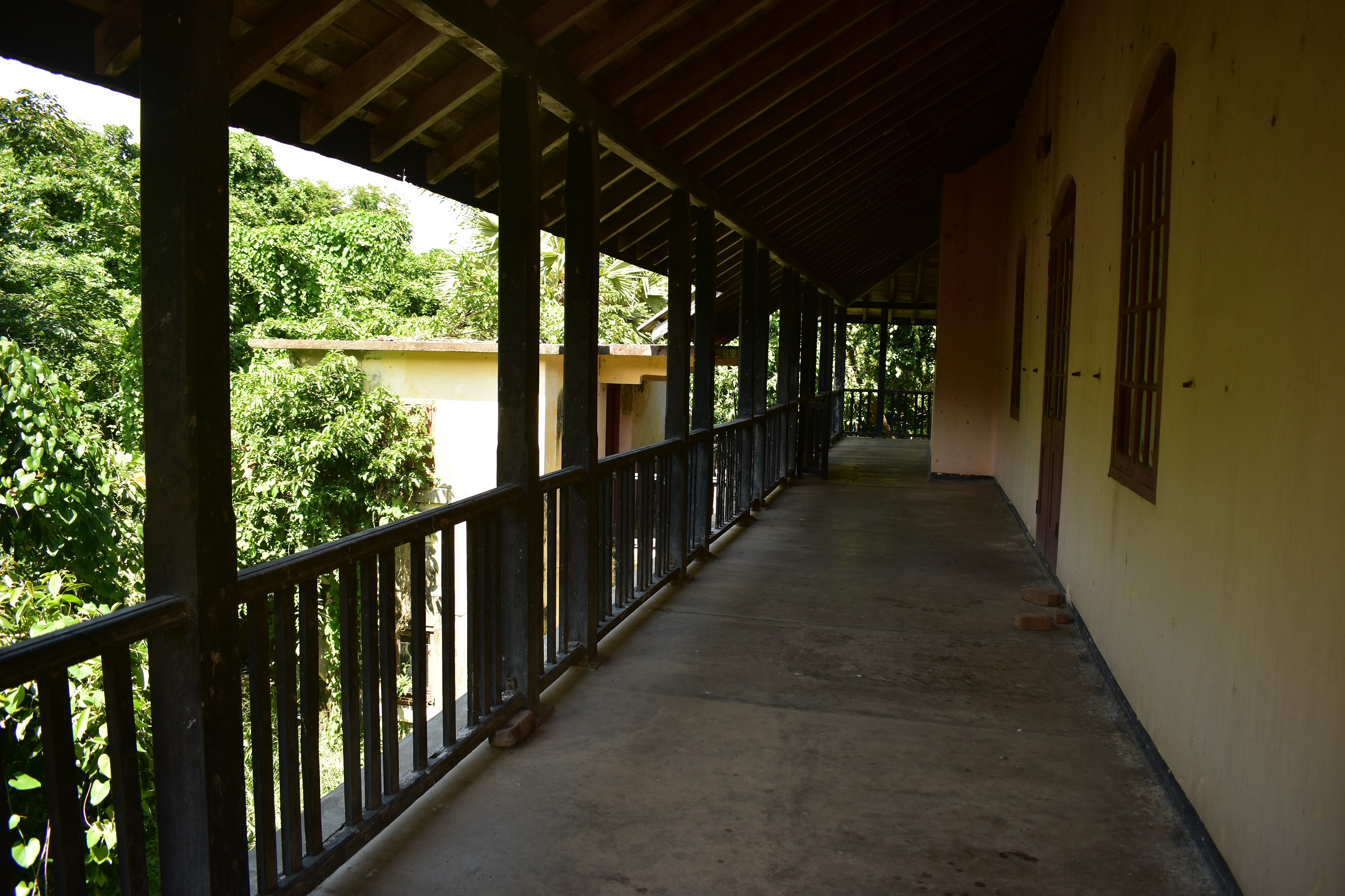 Koridor di lantai atas Rumah Sakit Pulau Mantheevu, Sri Lanka