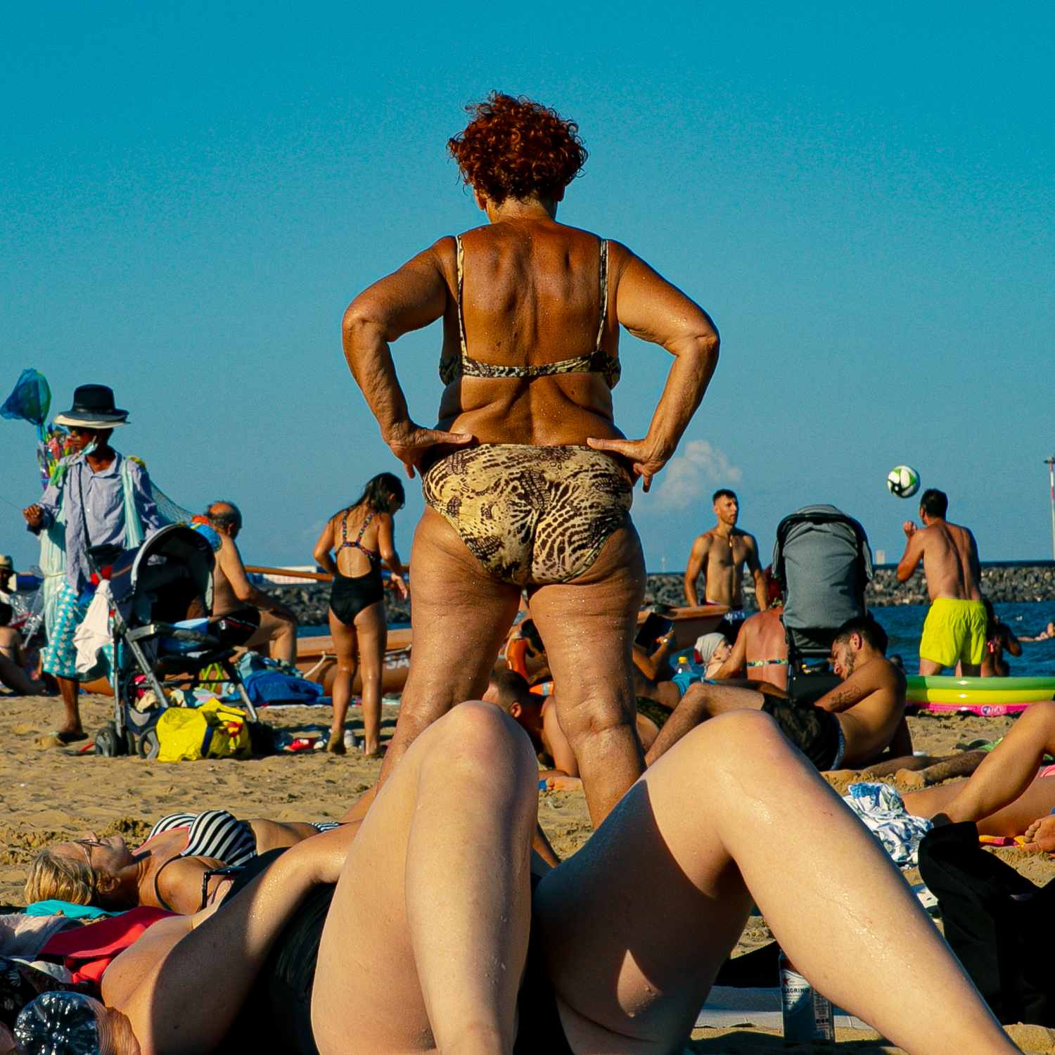 Sicilia spiaggia donna Jon Bronxl 2020