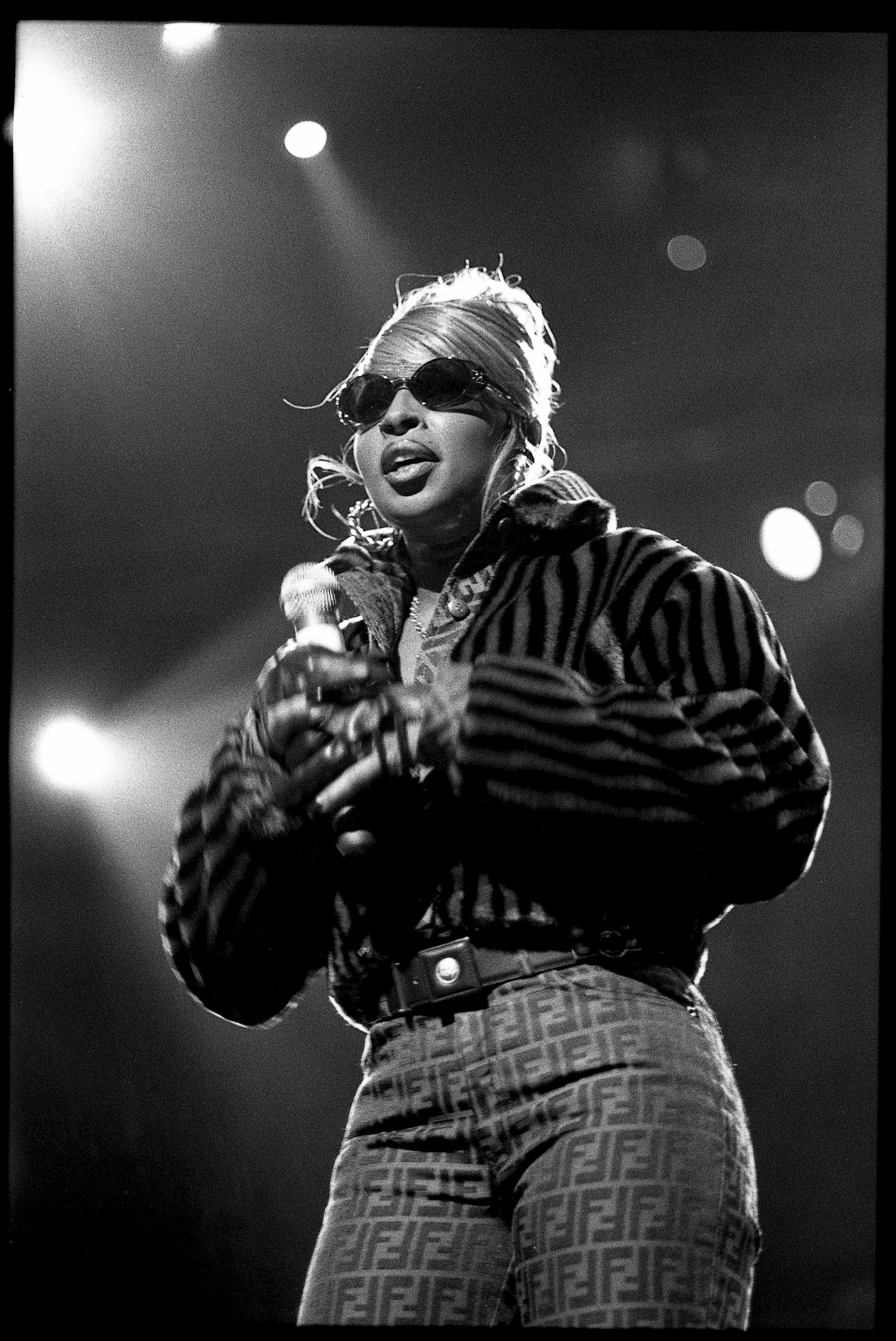 7 of Mary J. Blige's most iconic outfits