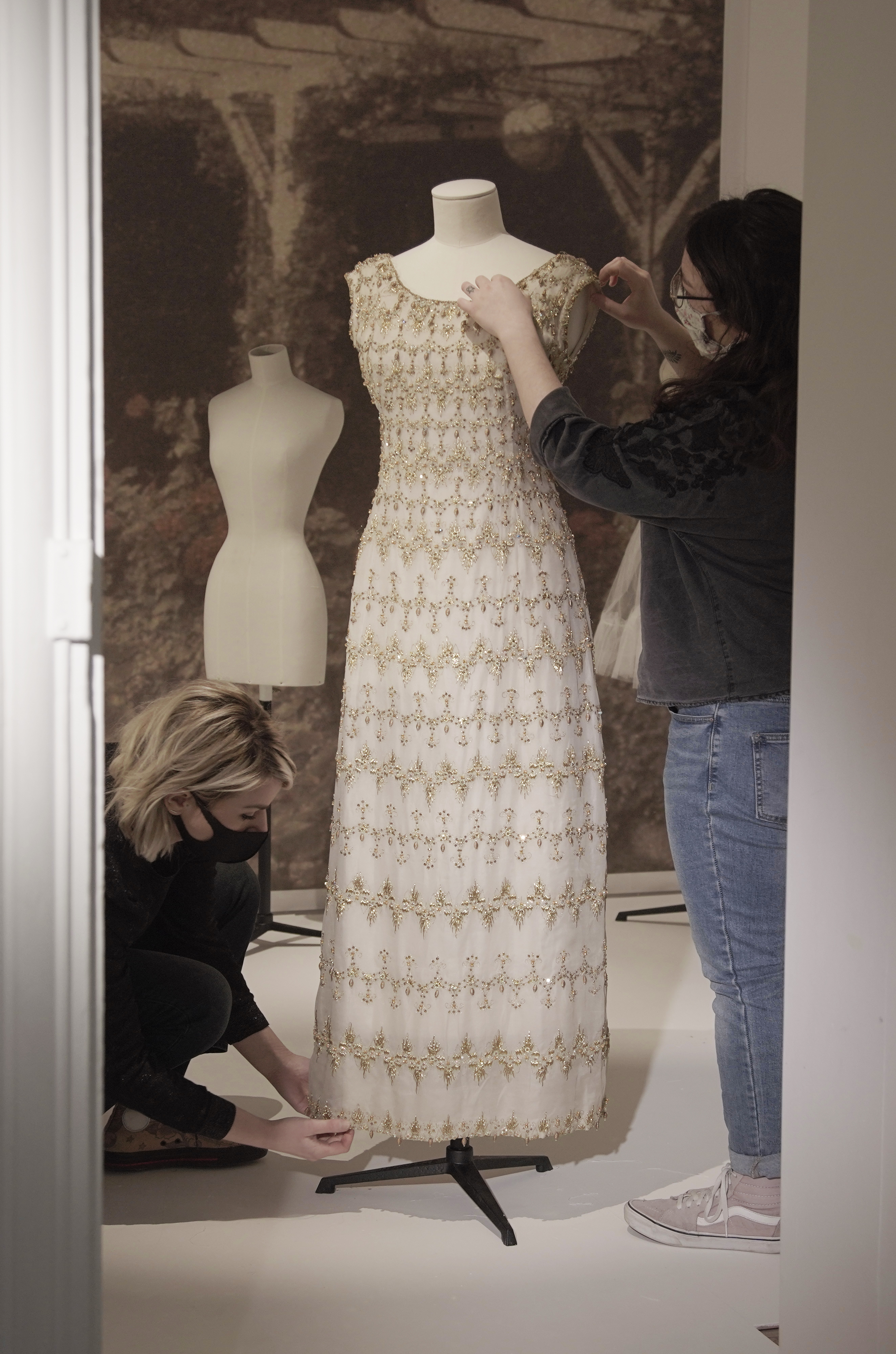 DIOR_WINTER21_SAVOIR-FAIRE_INSPIRATION_2.jpg