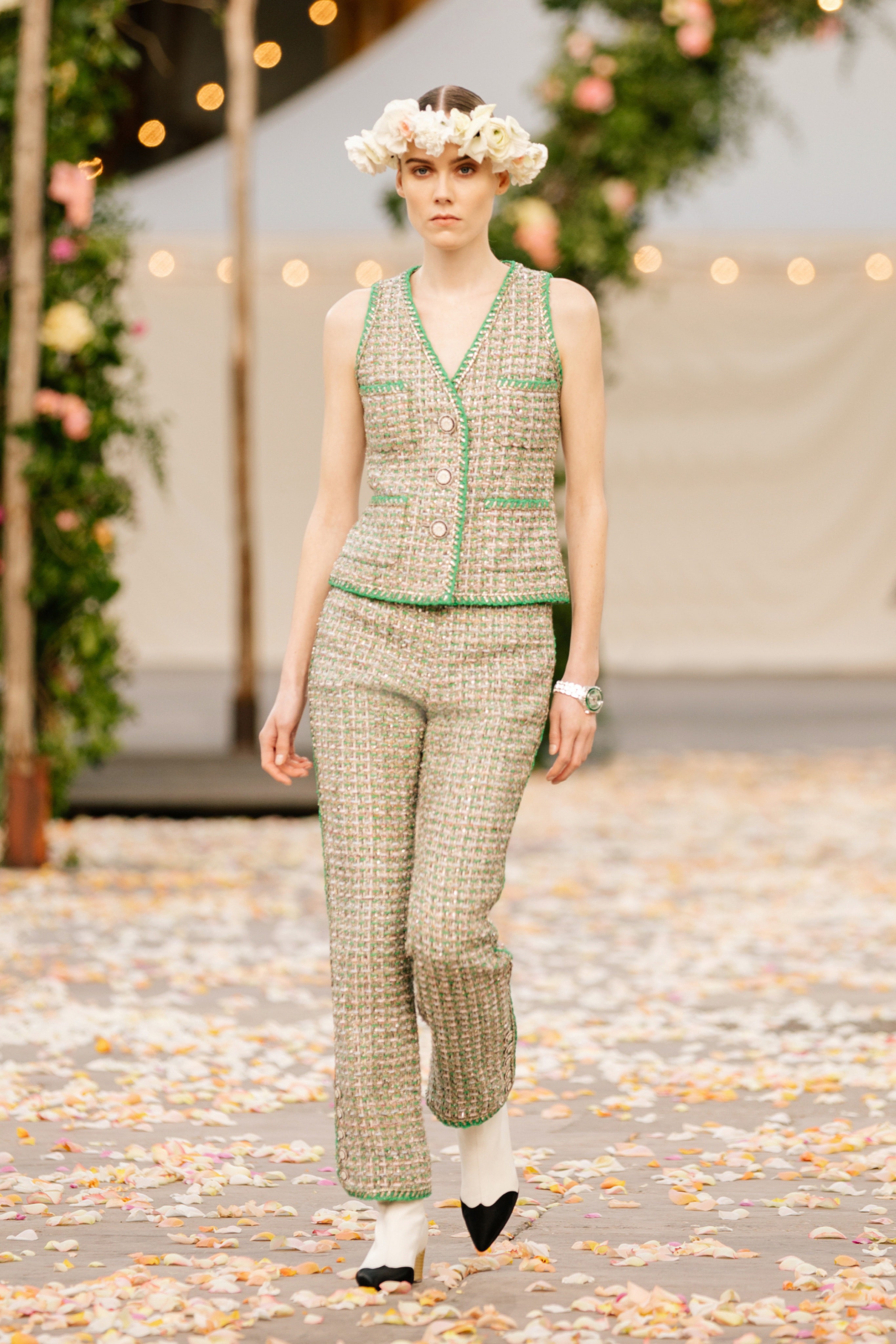 Chanel-Couture-Spring-21.jpg