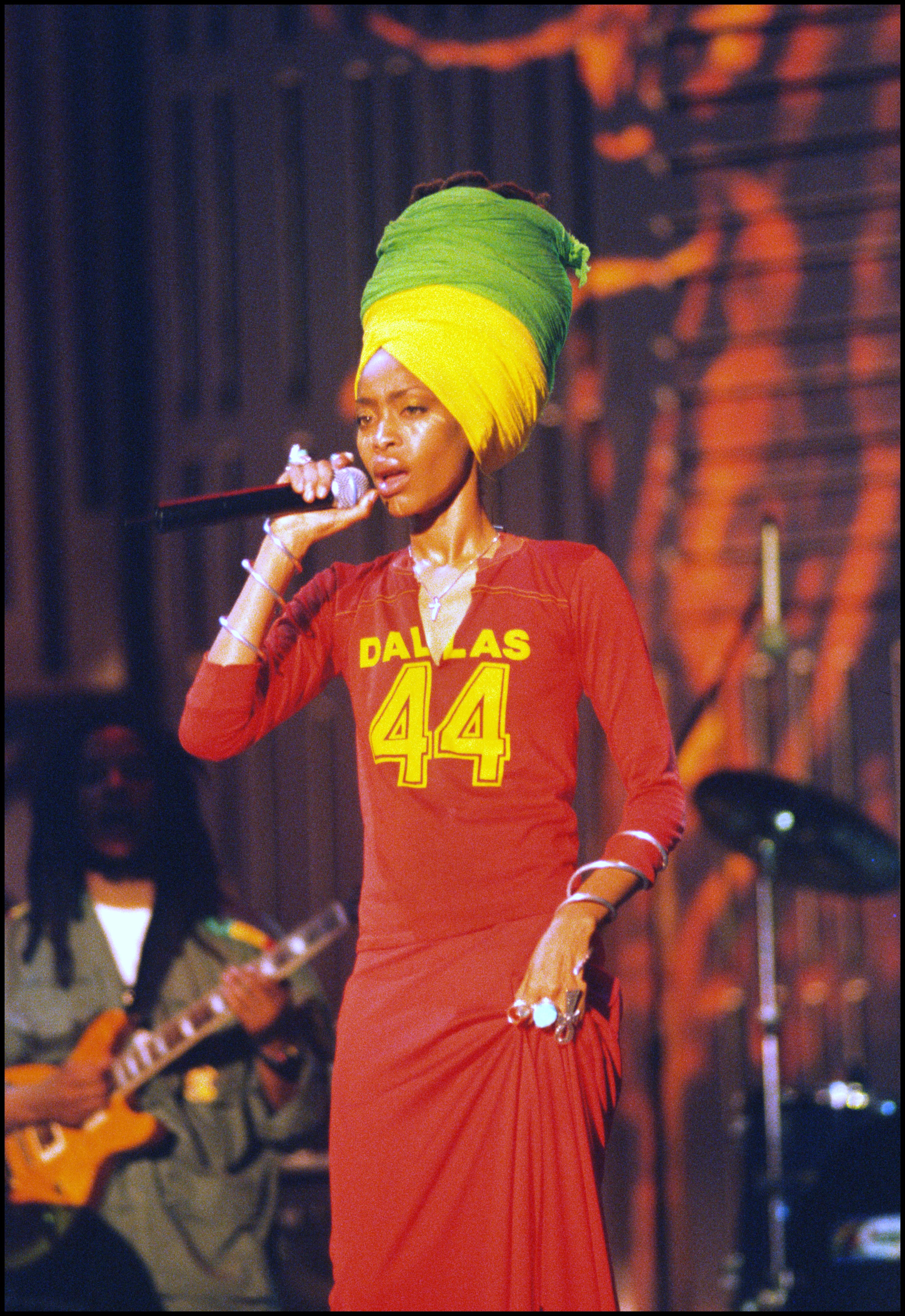 erykah badu dom hill