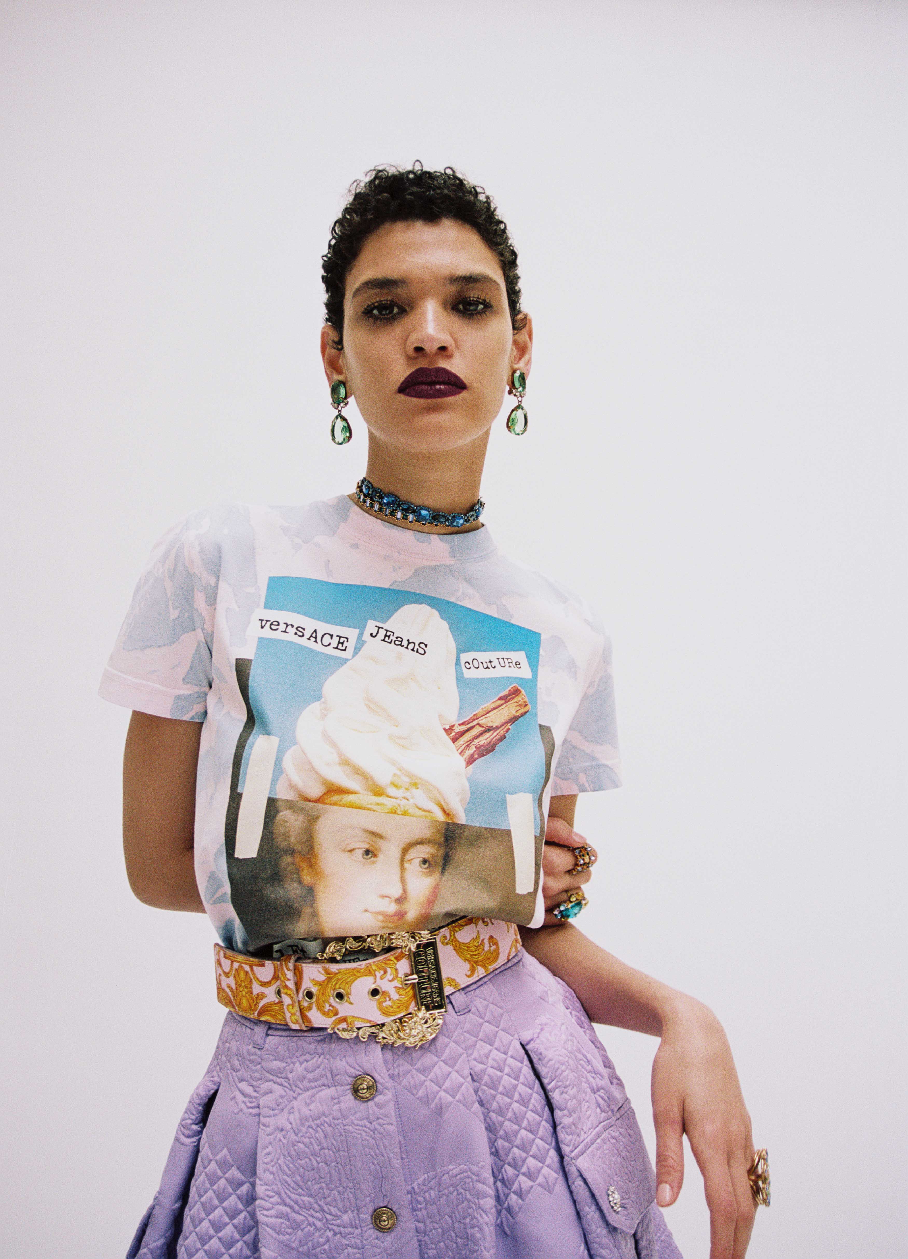 Total look Versace Jeans Couture capsule collection 2021 in collaborazione con Hey Reilly