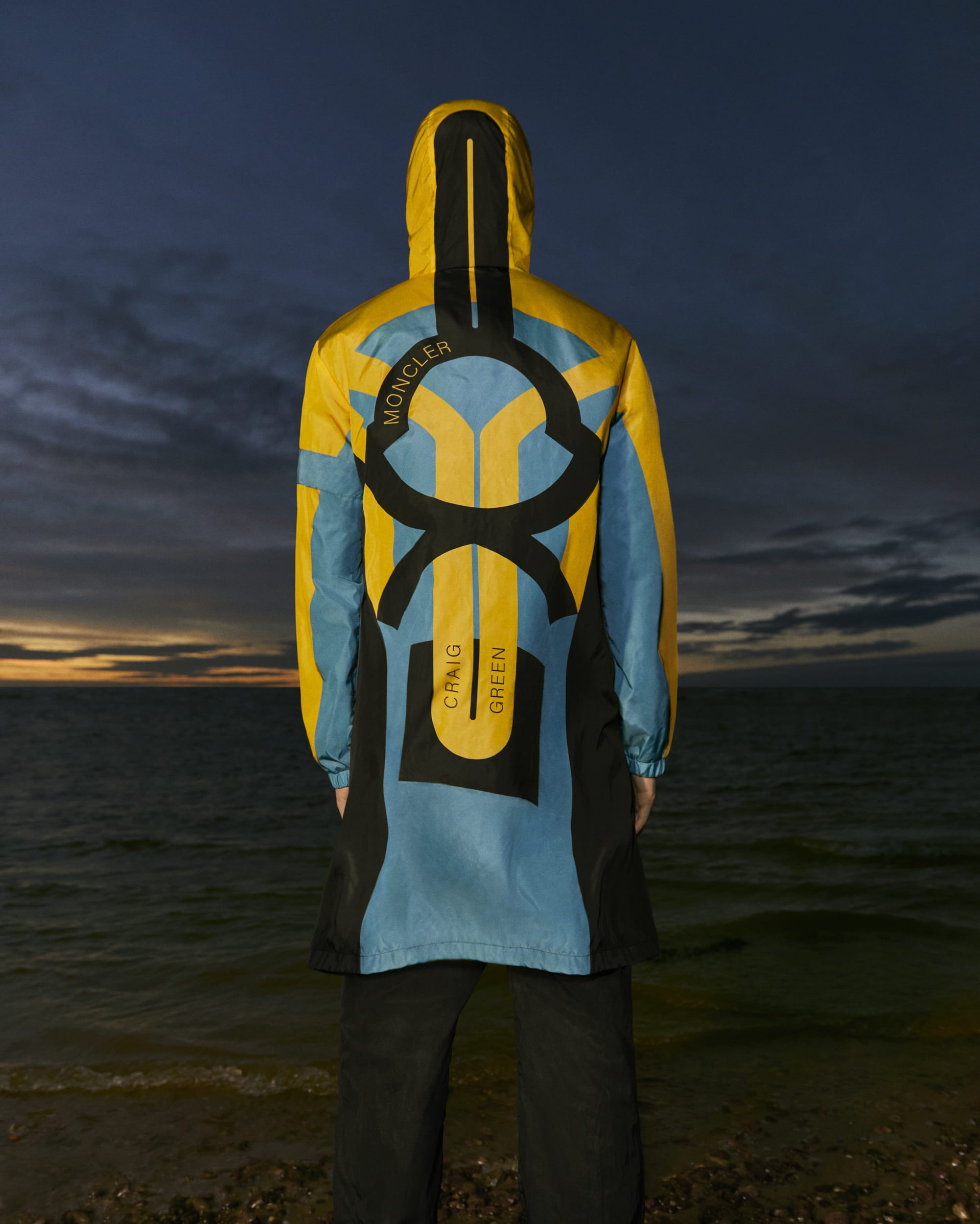 Total look multicolor della collezione S/S 21 5 Moncler Craig Green
