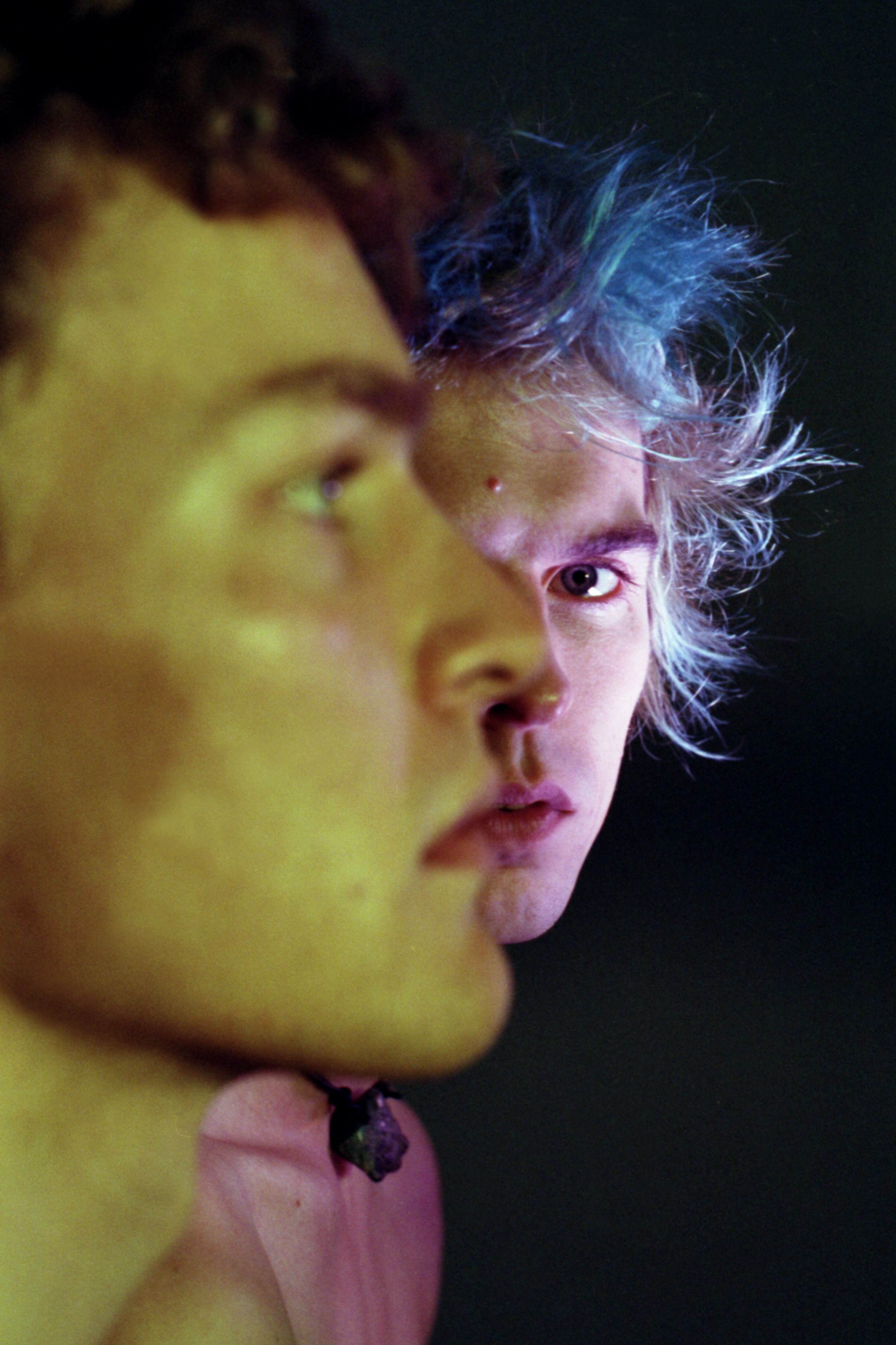 Mathias e Frederik su sfondo nero, progetto Show Me Your Queer