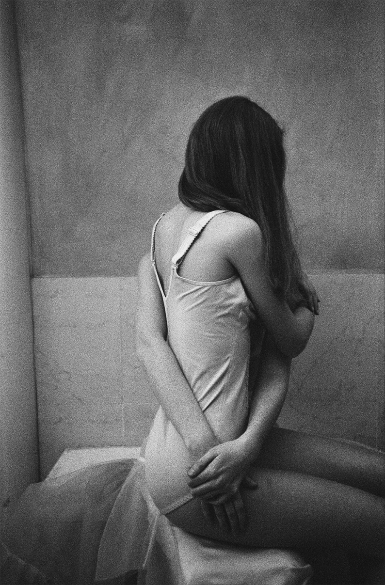La paradossale utopia del corpo negli scatti di Giulia Agostini