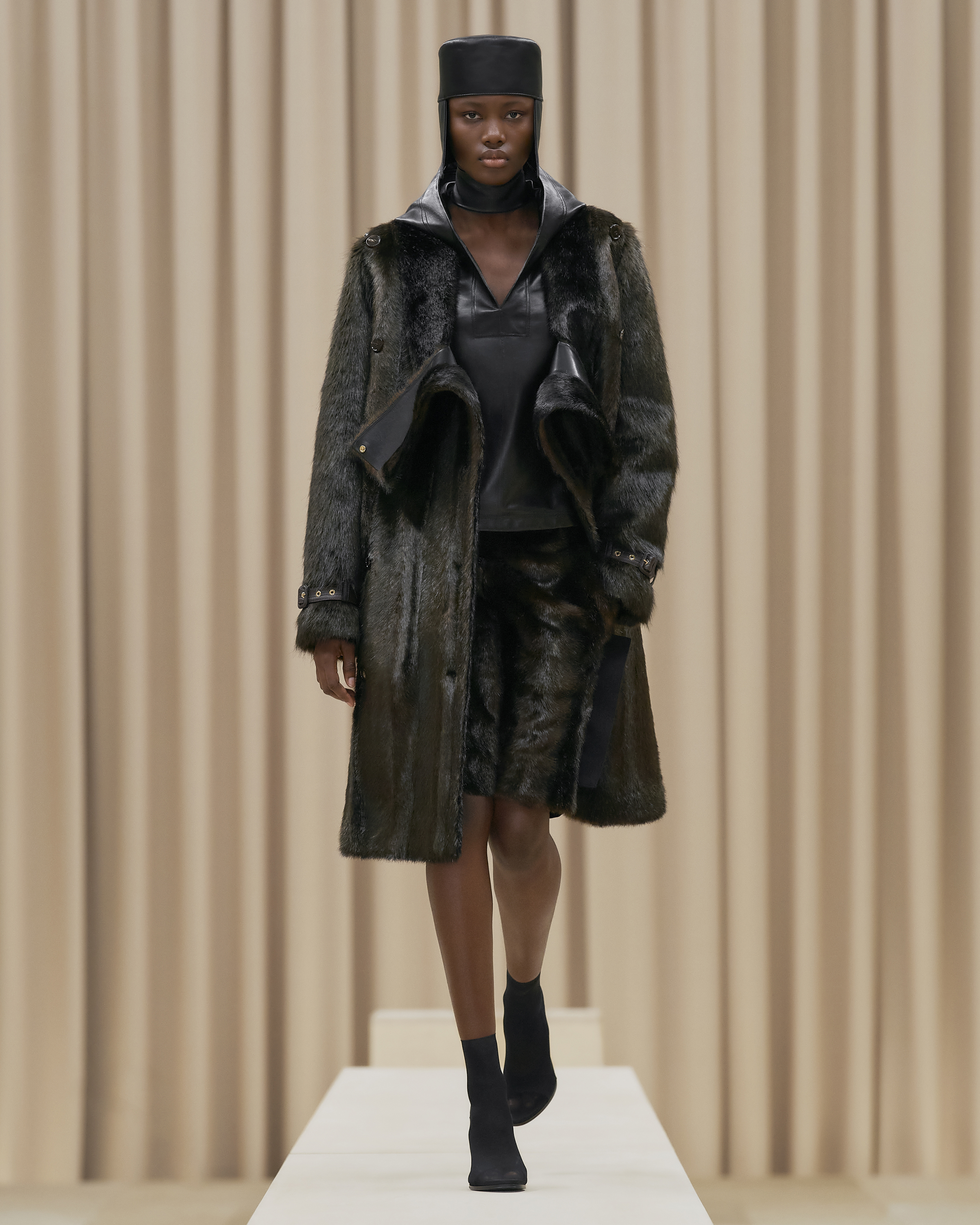 Burberry Autumn_Winter 2021 Womenswear Collection - Look 2 - Janet_001.jpg
