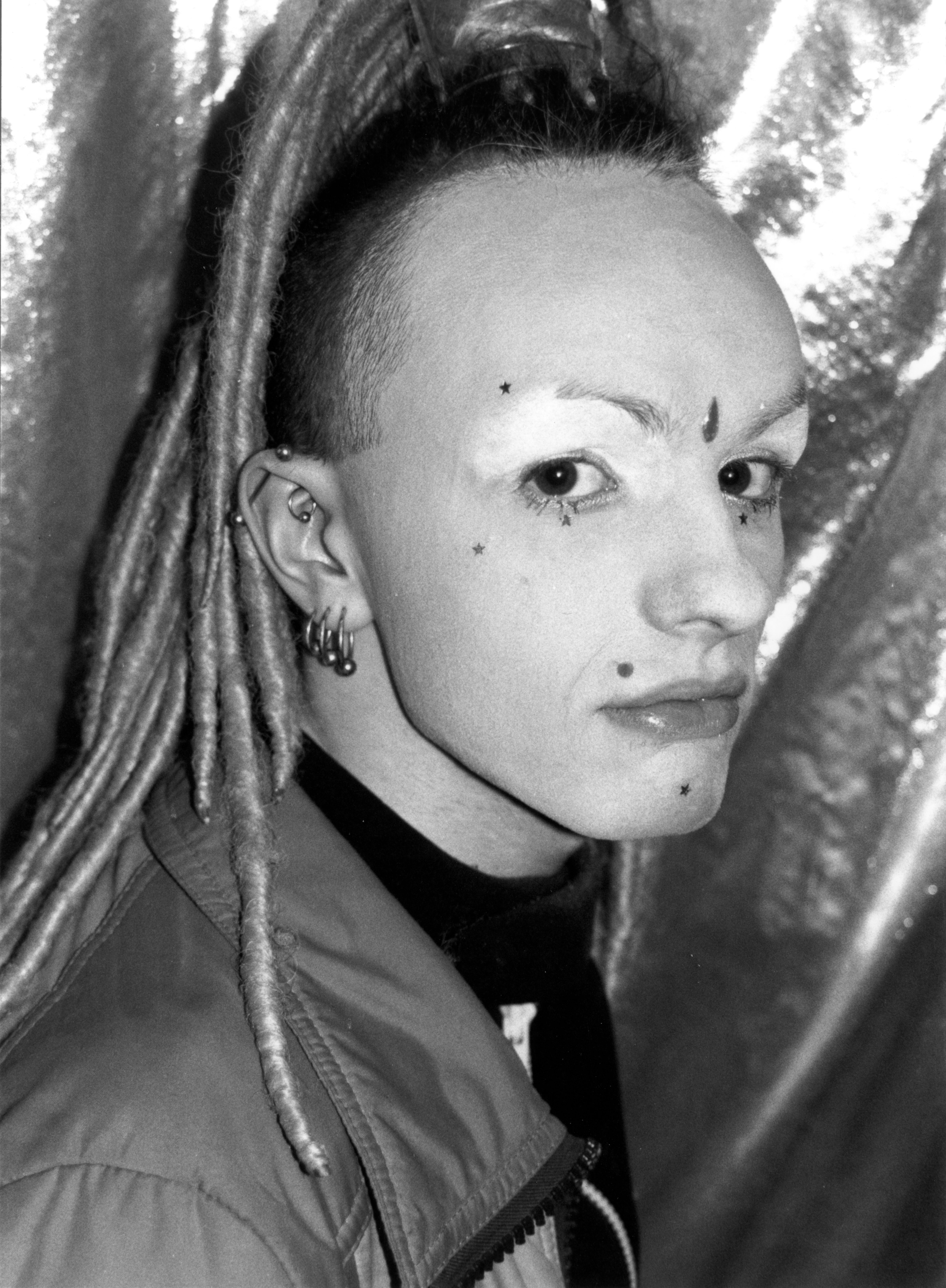 ragazzo con stile cyber, foto da Dark Youth Ragazzi di Strada