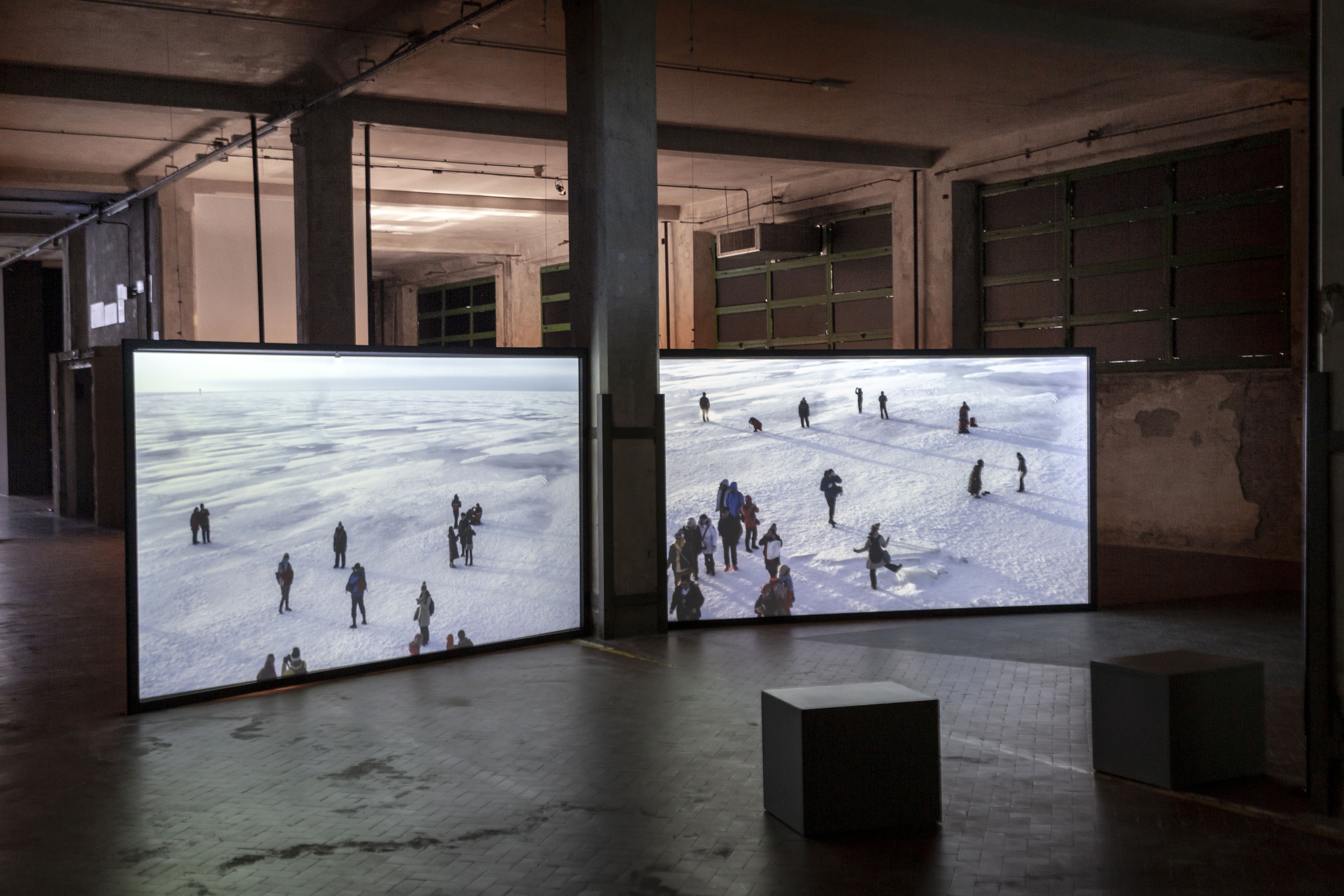schermi ghiaccio persone, mostra resisting to trouble, foto courtesy of Manifattura tabacchi
