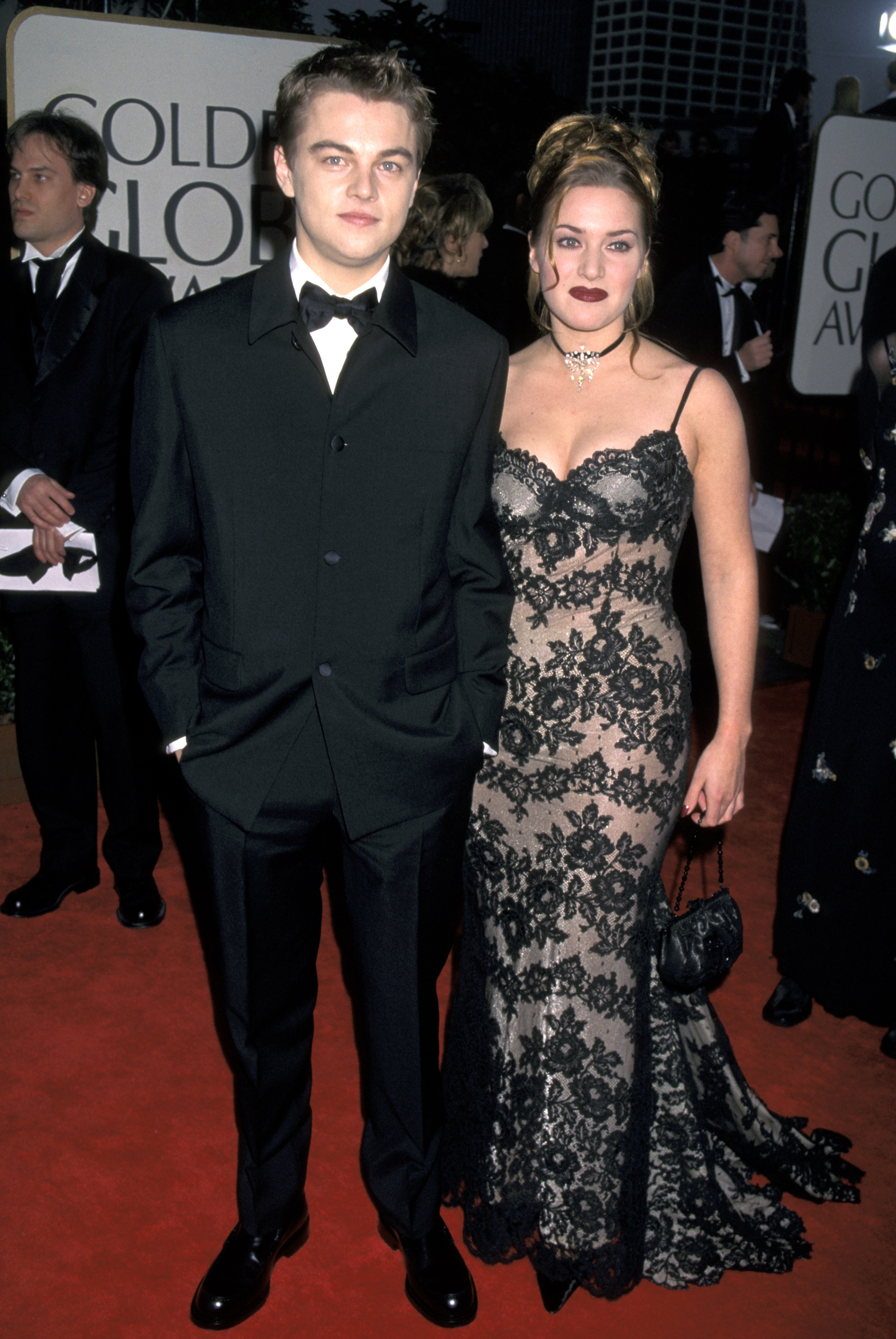 leonardo dicaprio and kate winslet embracing on the red carpet