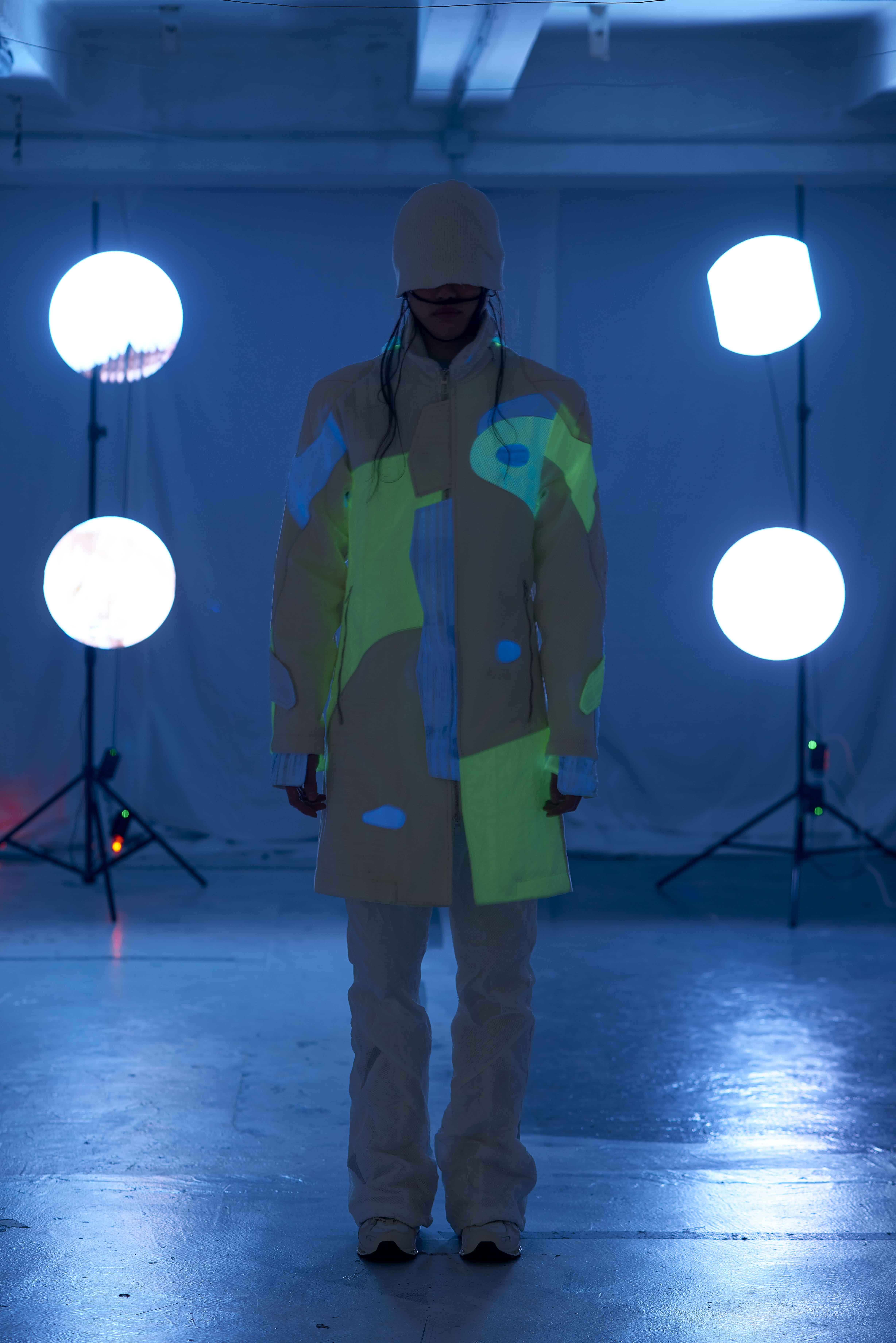 Rebel Label: Intervista a MOKOO, il brand emergente che crea capi modulati di tessuti luminescenti
