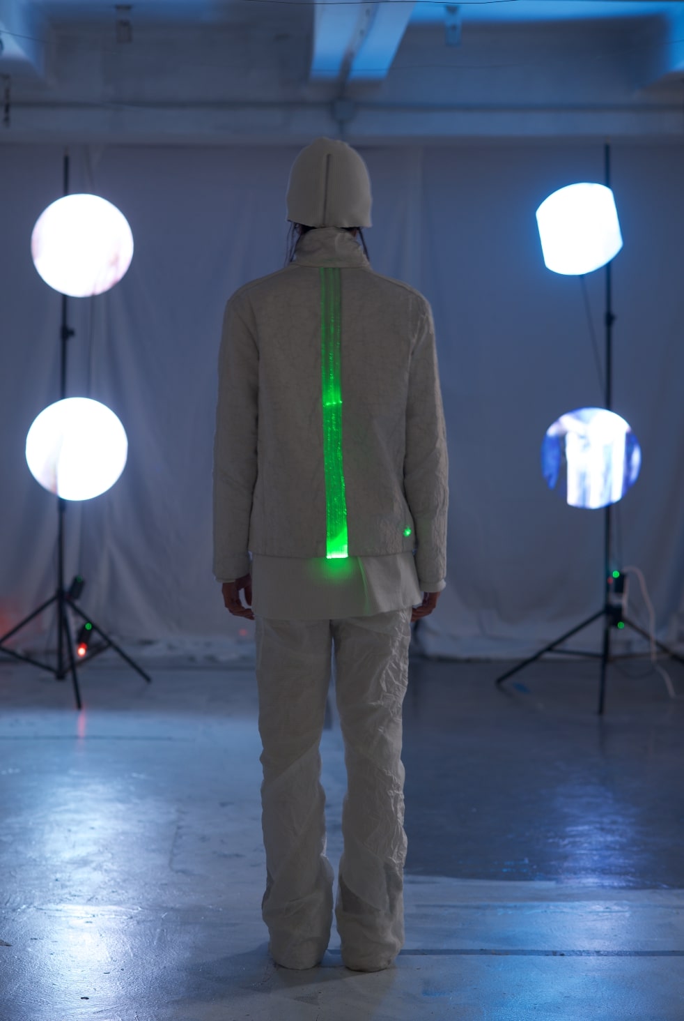 Rebel Label: Intervista a MOKOO, il brand emergente che crea capi modulati di tessuti luminescenti
