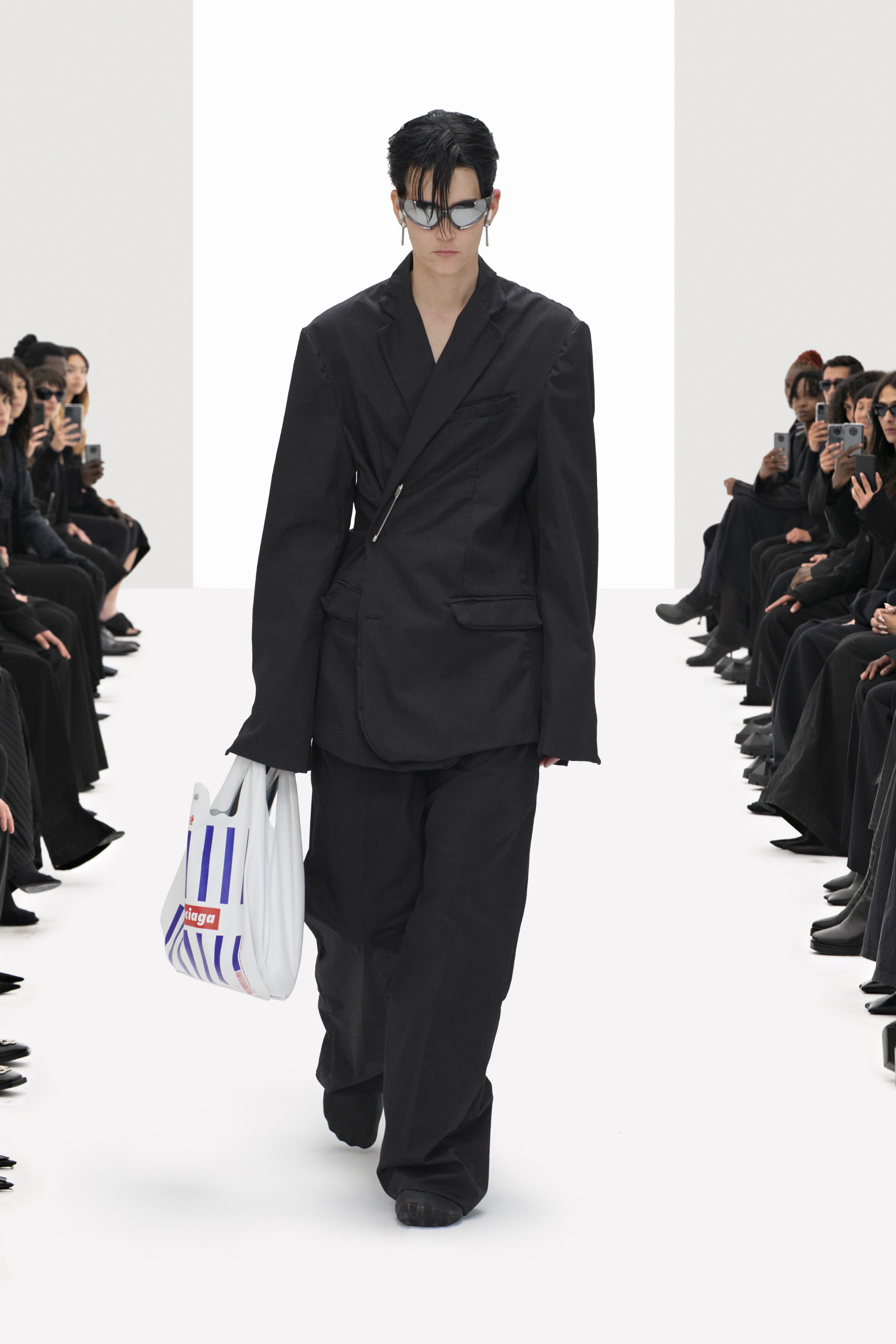 Balenciaga's deep-fake SS22 fashion show review