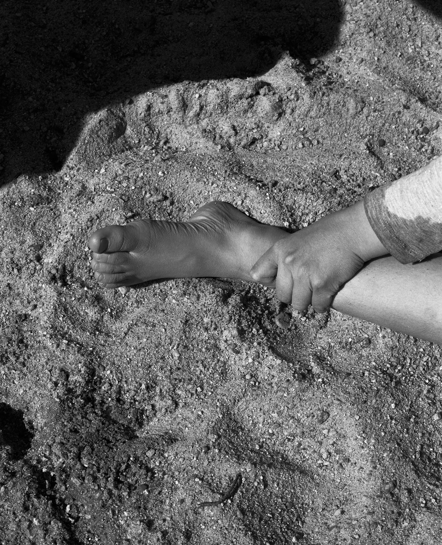 piede sugli scogli foto da The Model Family di Tealia Ellis Ritter