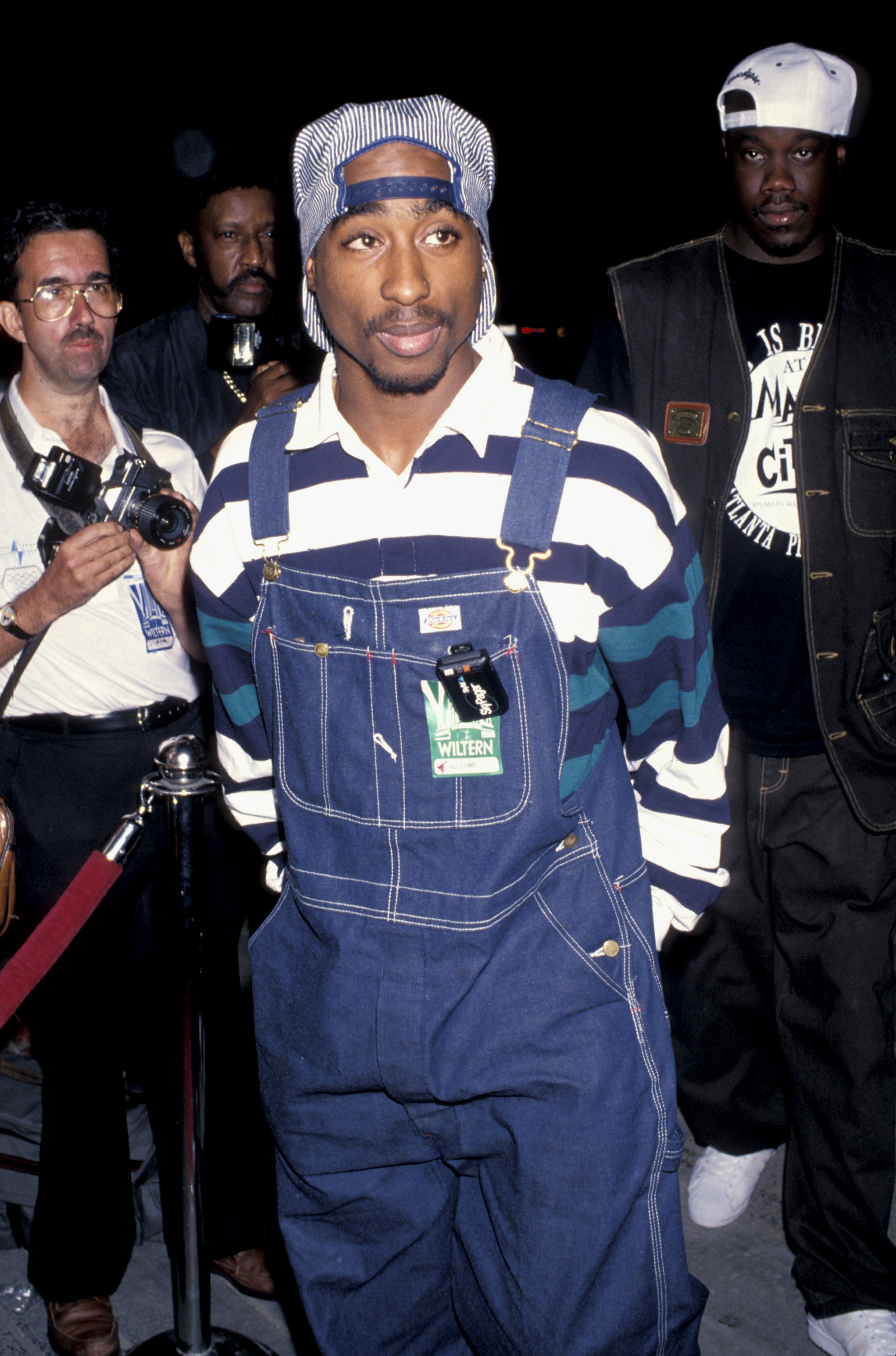 90s Fashion: Tupac Shakur's street style in iconic outfits