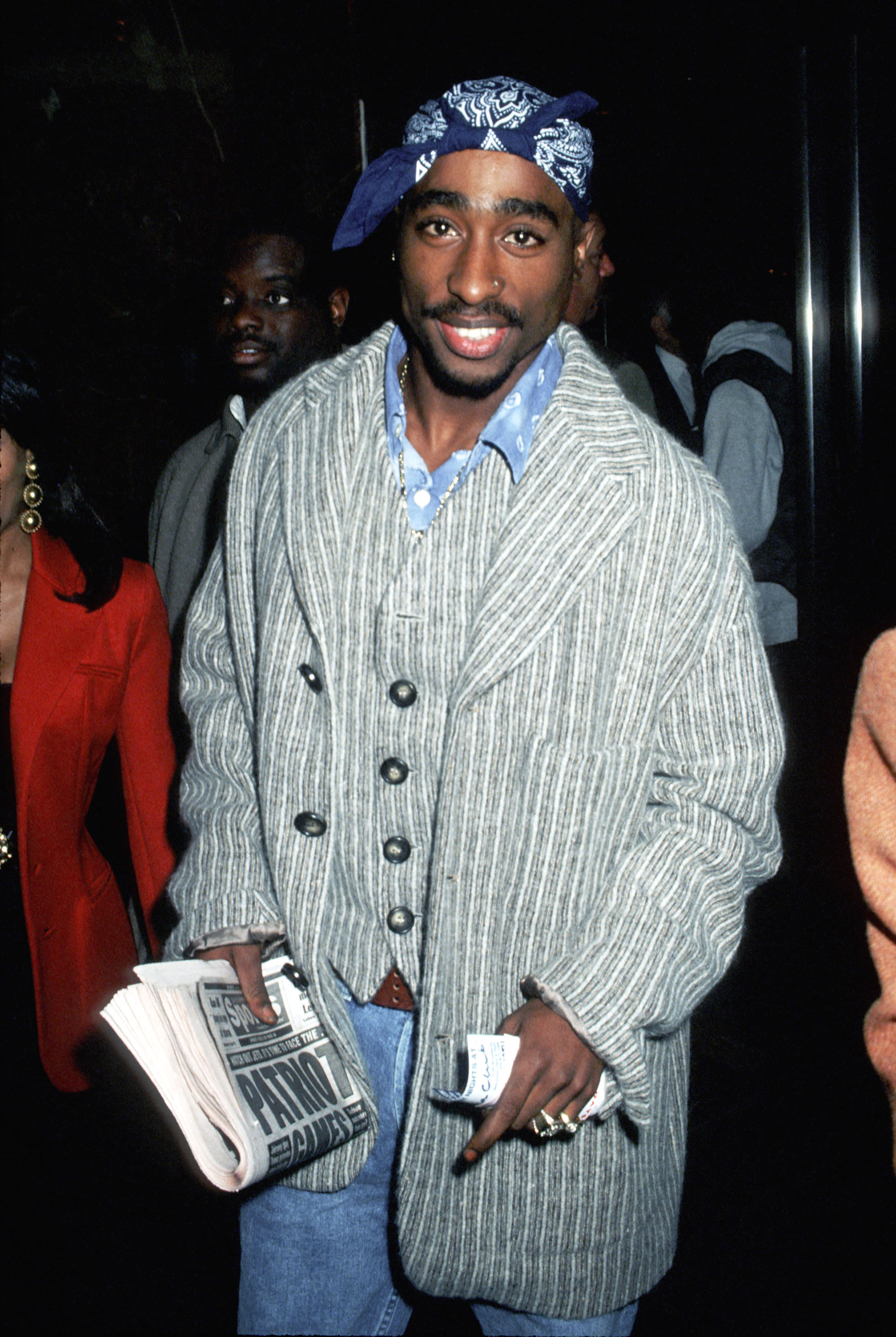90s Fashion: Tupac Shakur's street style in iconic outfits - i-D