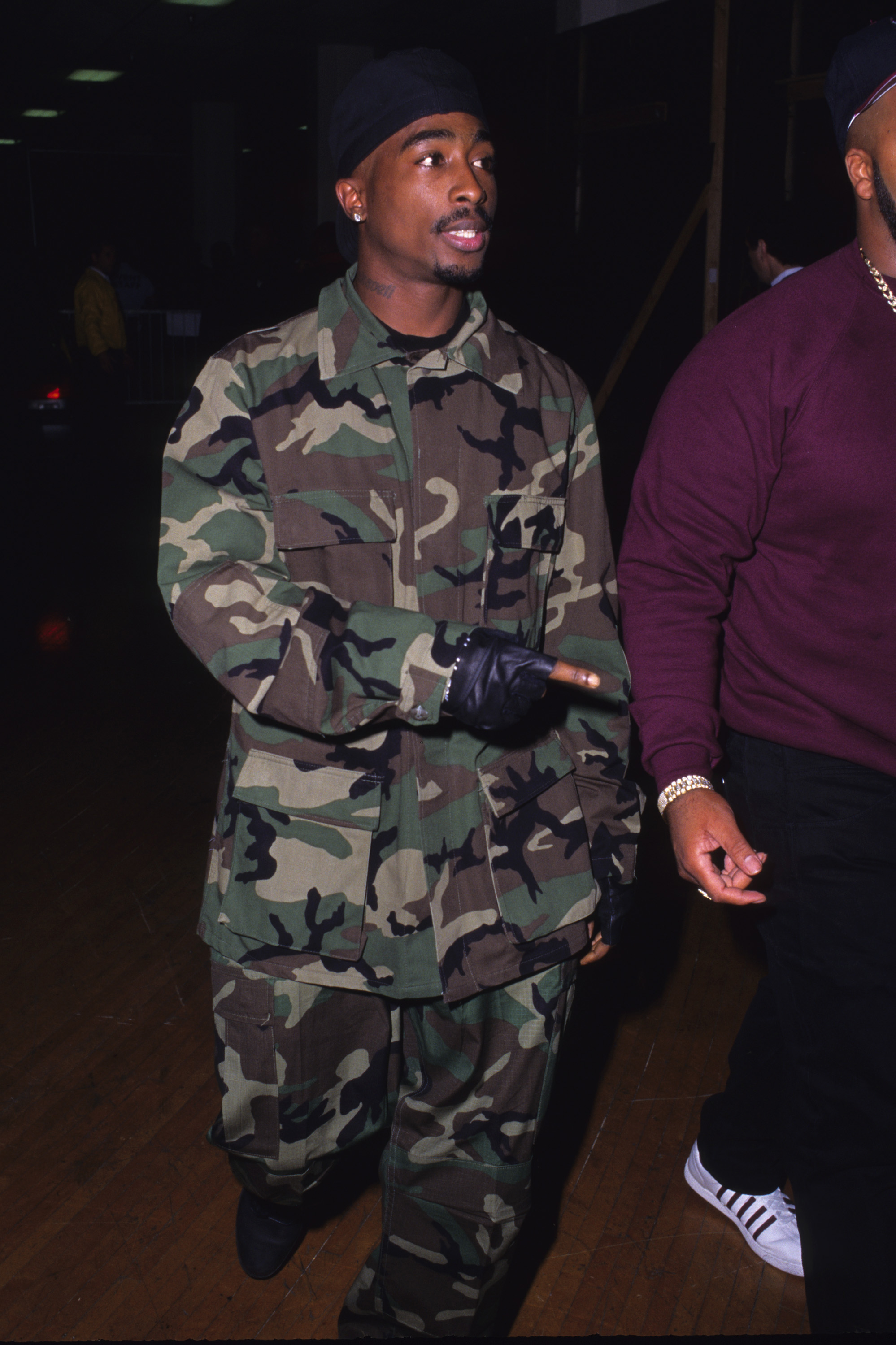 90s Fashion: Tupac Shakur's street style in iconic outfits