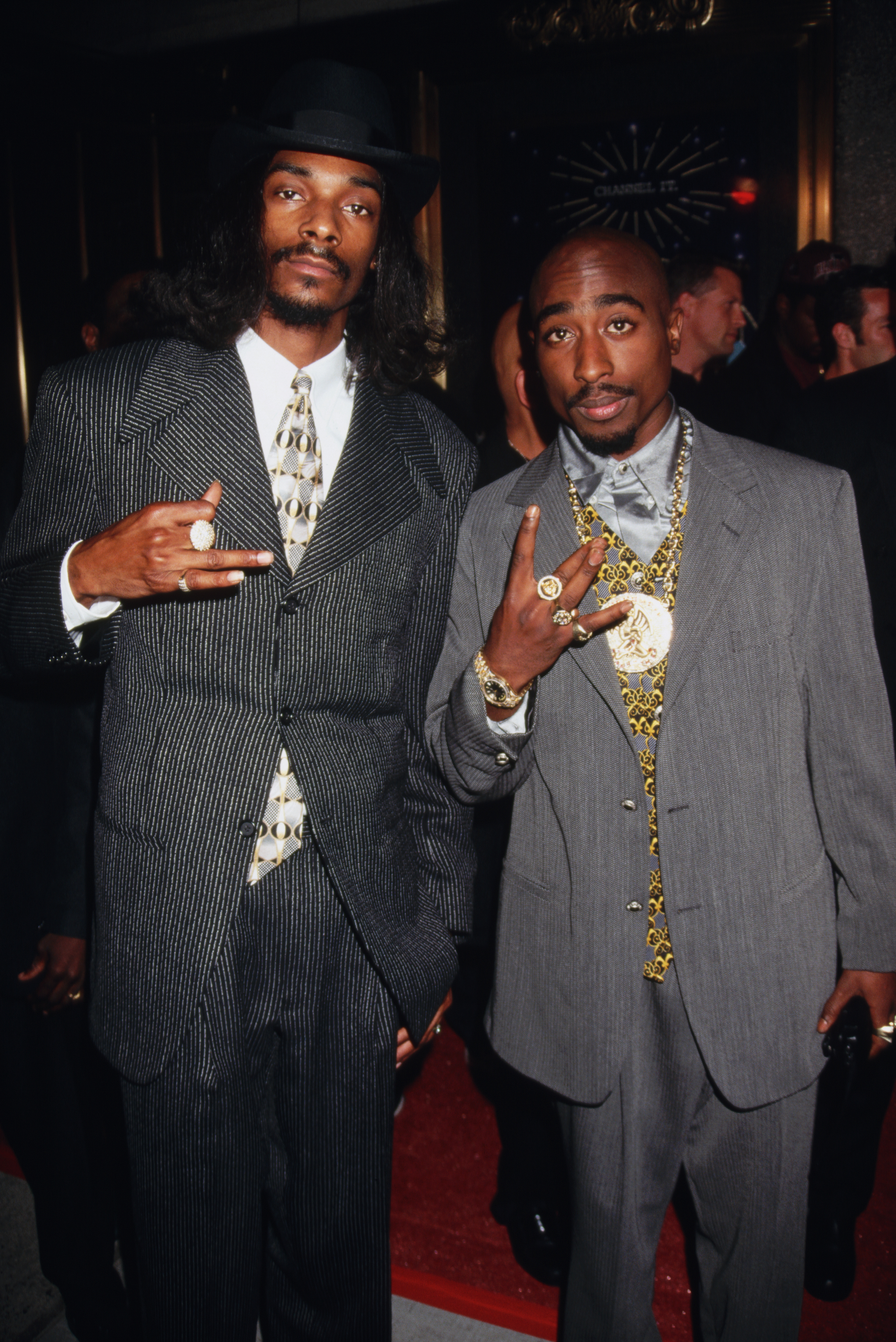 90s Fashion: Tupac Shakur's street style in iconic outfits