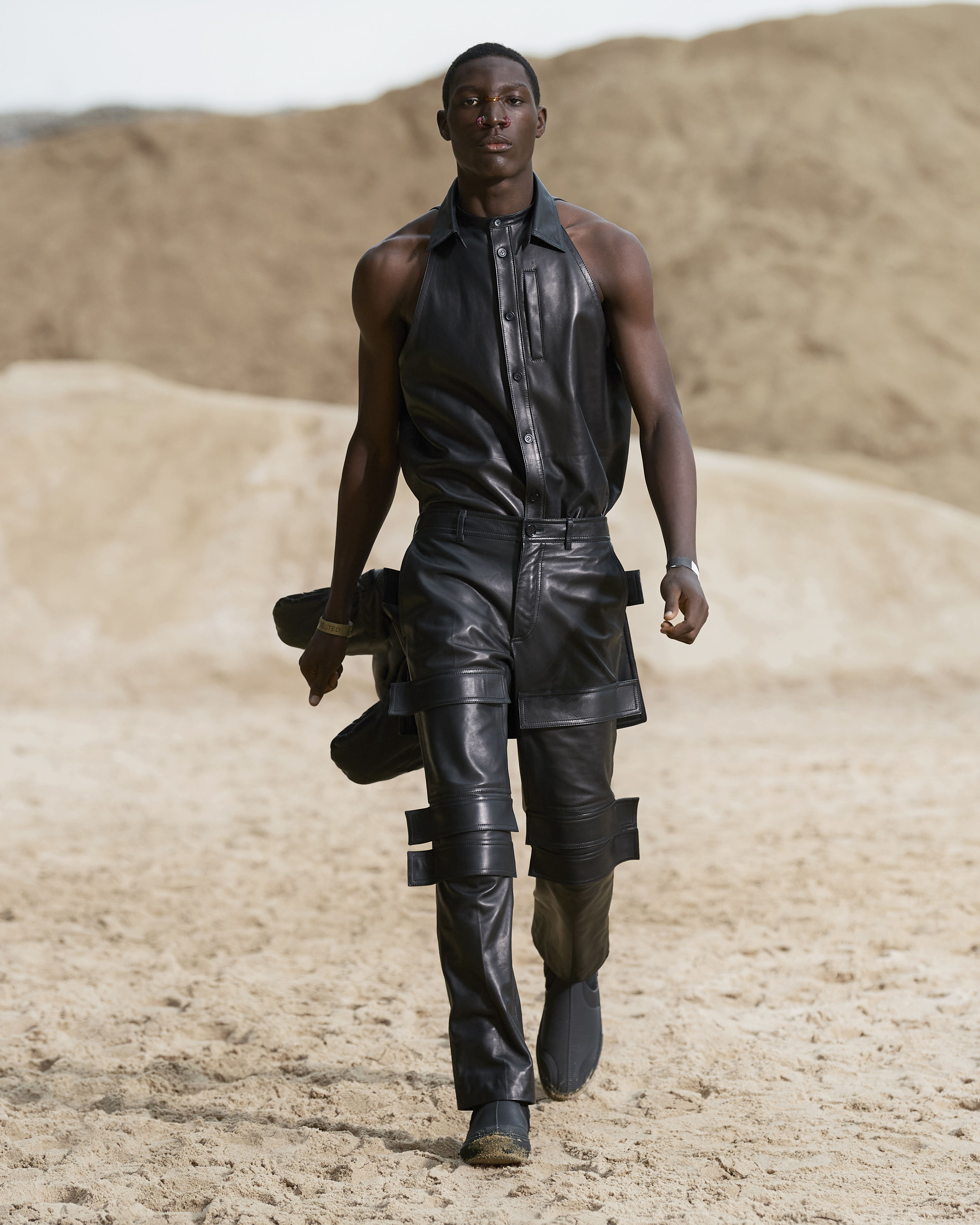 Burberry Spring_Summer 2022 Menswear Presentation Collection - Look 31 - Charles.jpg