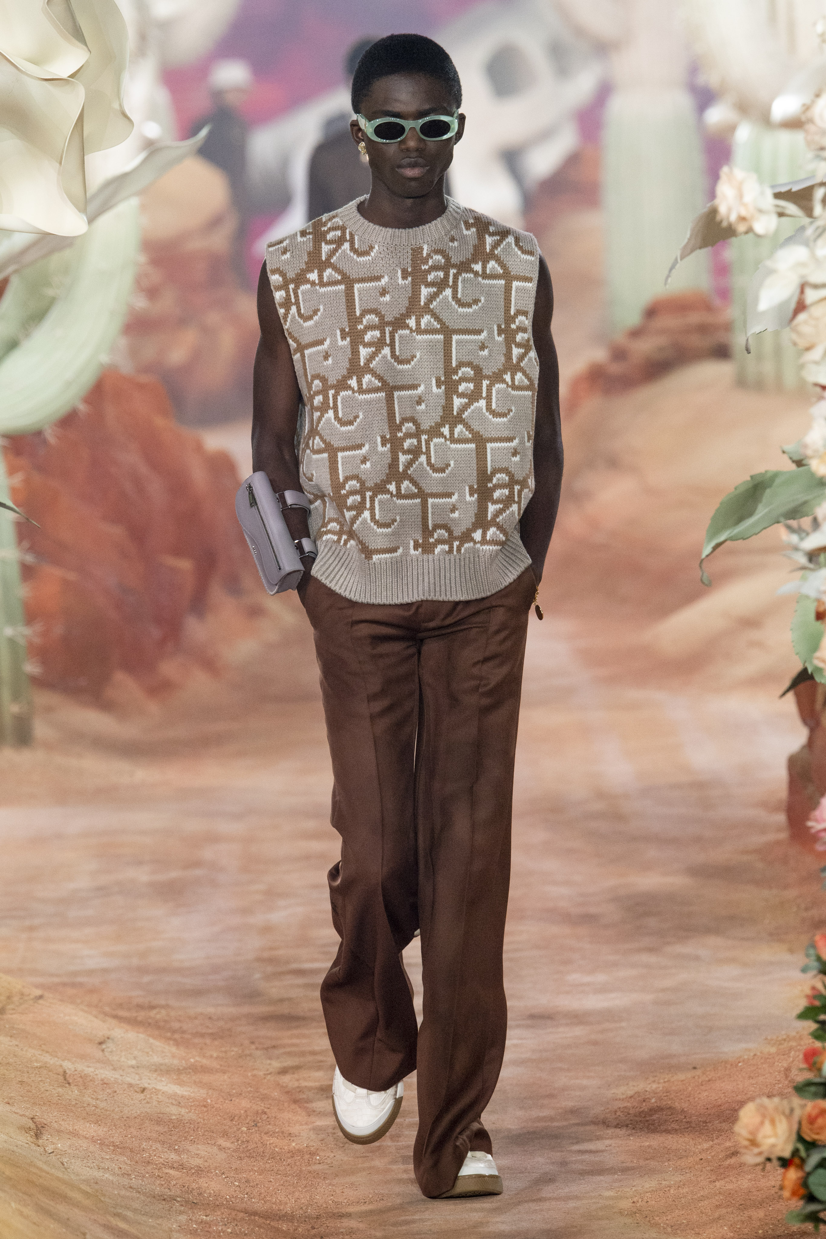 DIOR_MEN_SUMMER_2022_RUNWAY_LOOKS_32.JPG