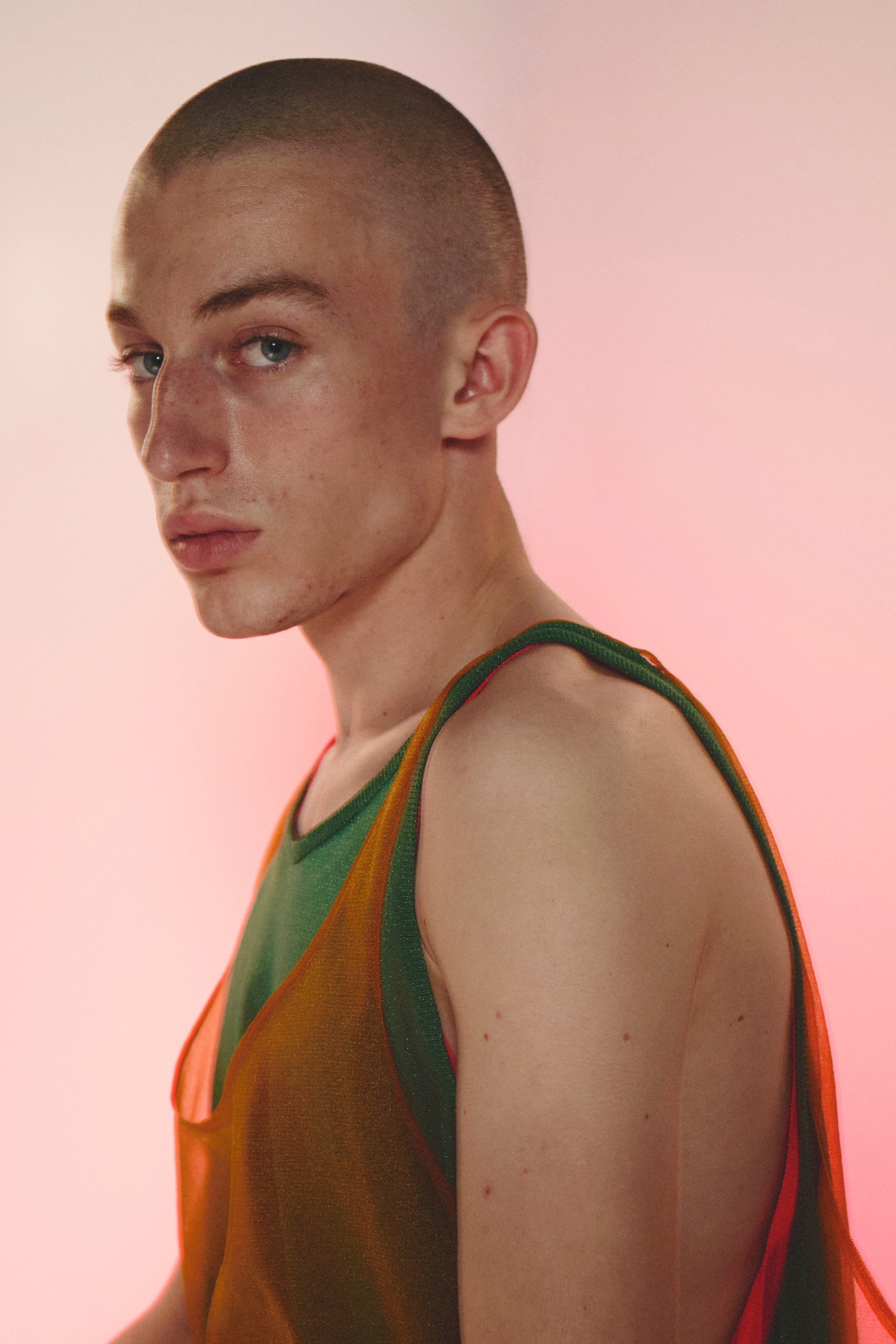 00028-Loewe- Menswear-Spring-22-credit-David-Sims.jpeg