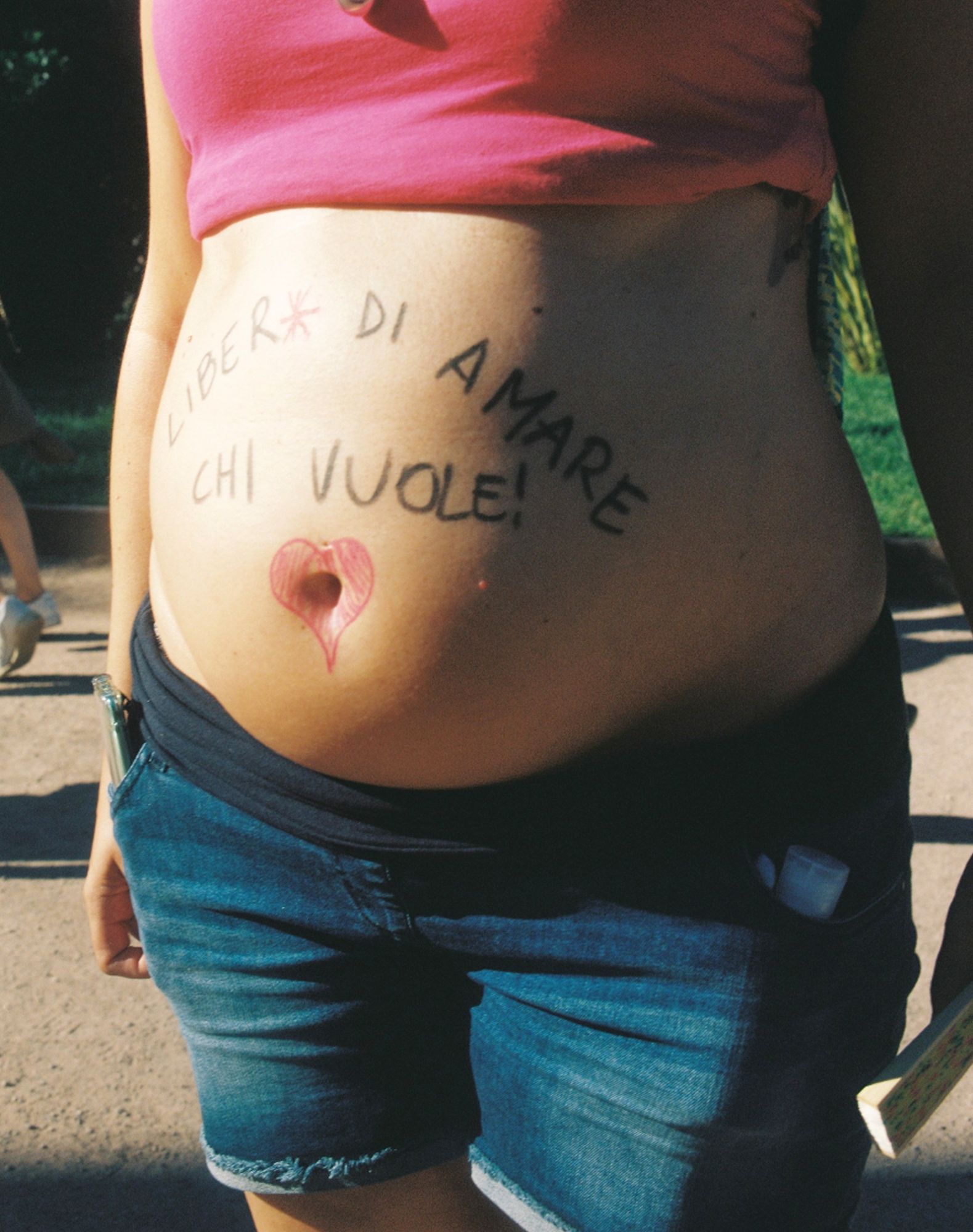 pancia incinta liber di amare chi vuole pride roma 2021 foto di Ludovico Andrea D’Auria