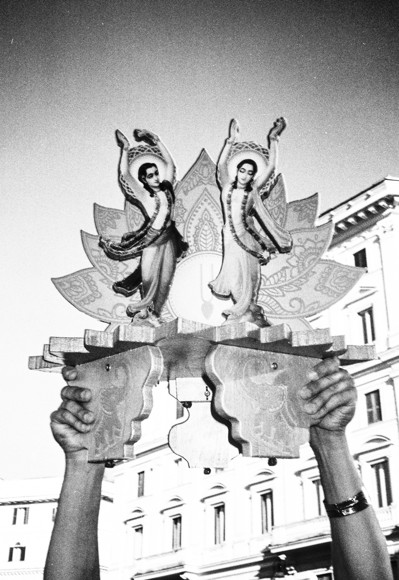 statuetta induista votiva pride roma 2021 foto di Ludovico Andrea D’Auria