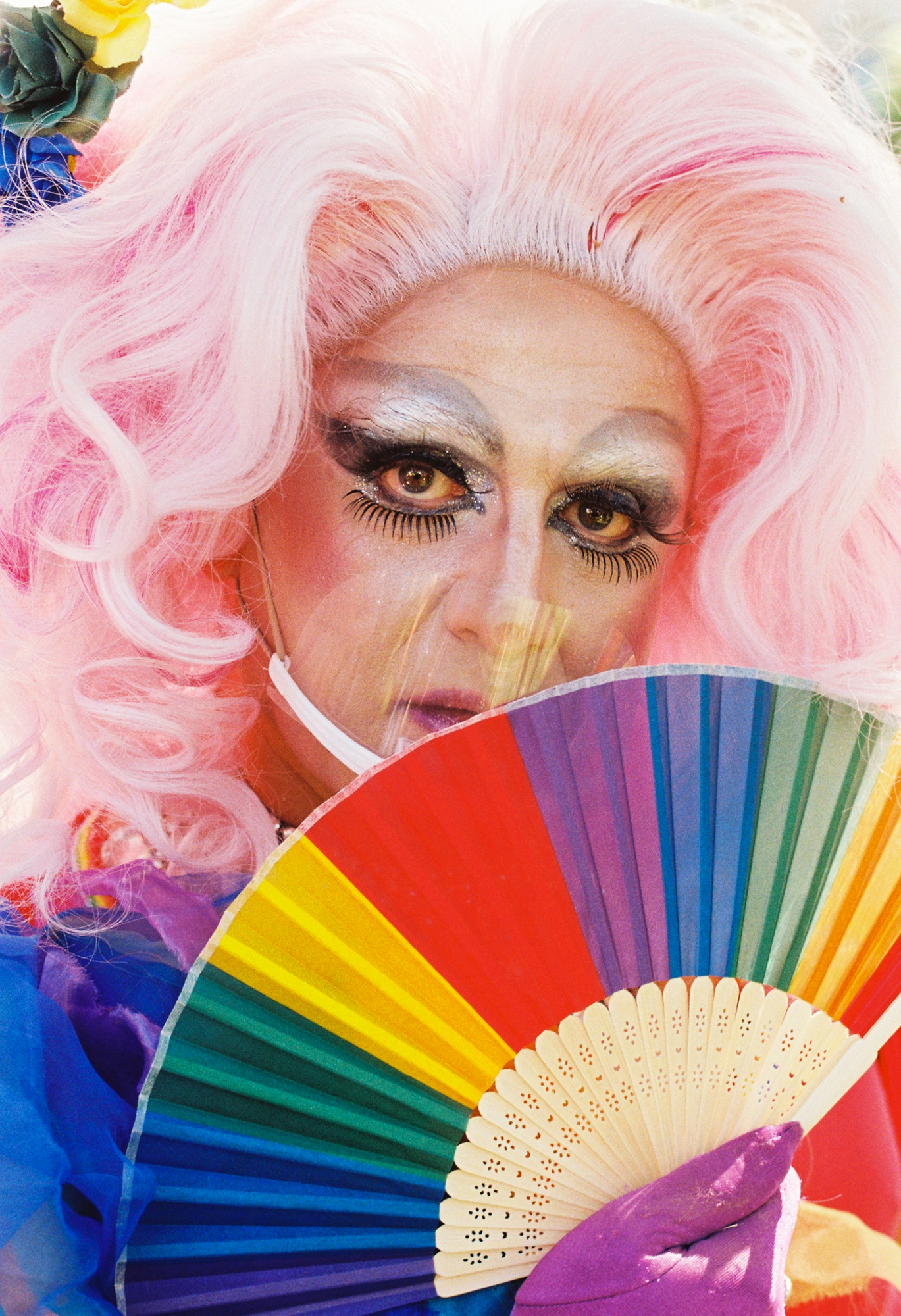drag queen ventaglio rainbow pride roma 2021 foto di Ludovico Andrea D’Auria