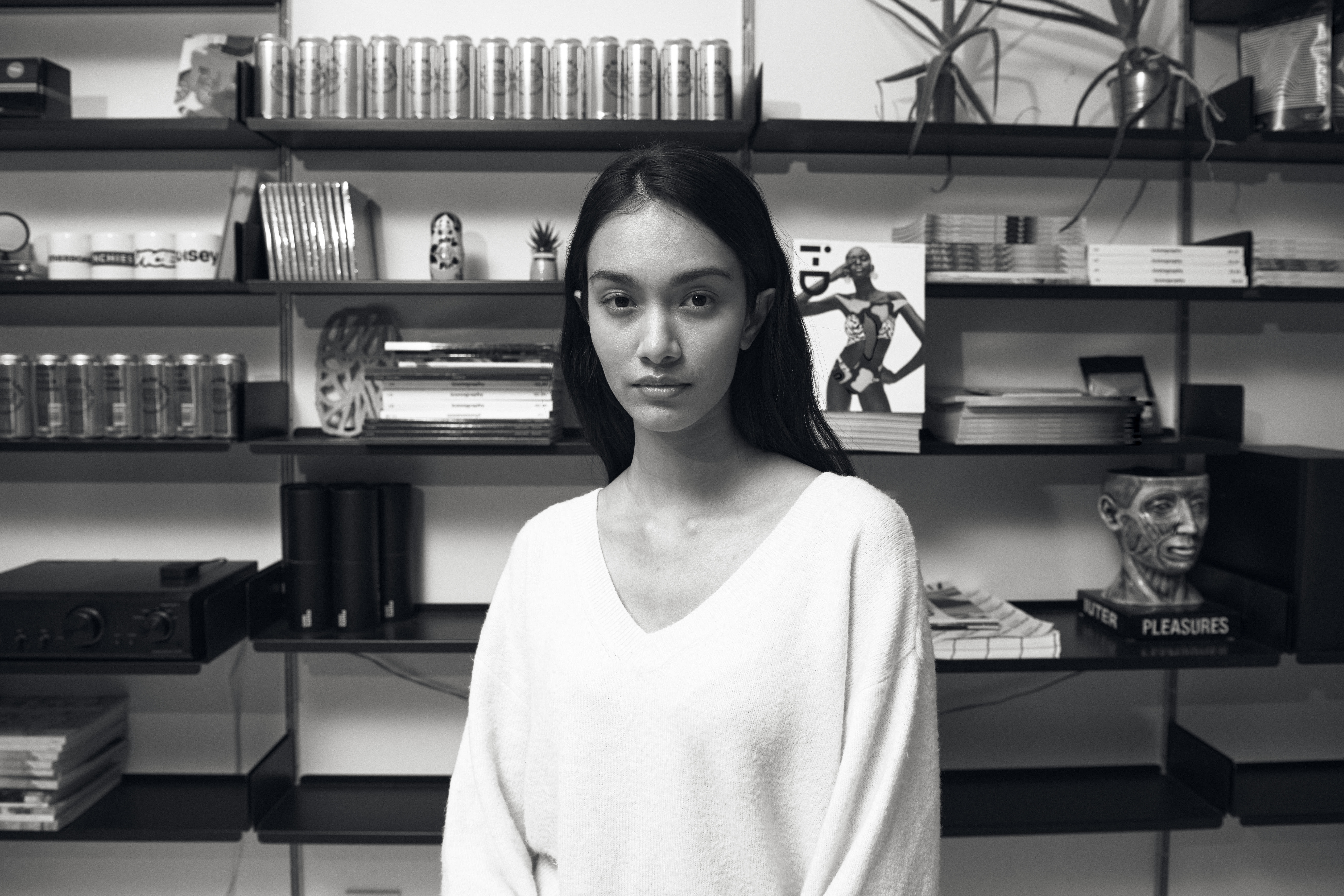 may myat noe nella sede di i-D italia foto di Rosario Rex di Salvo