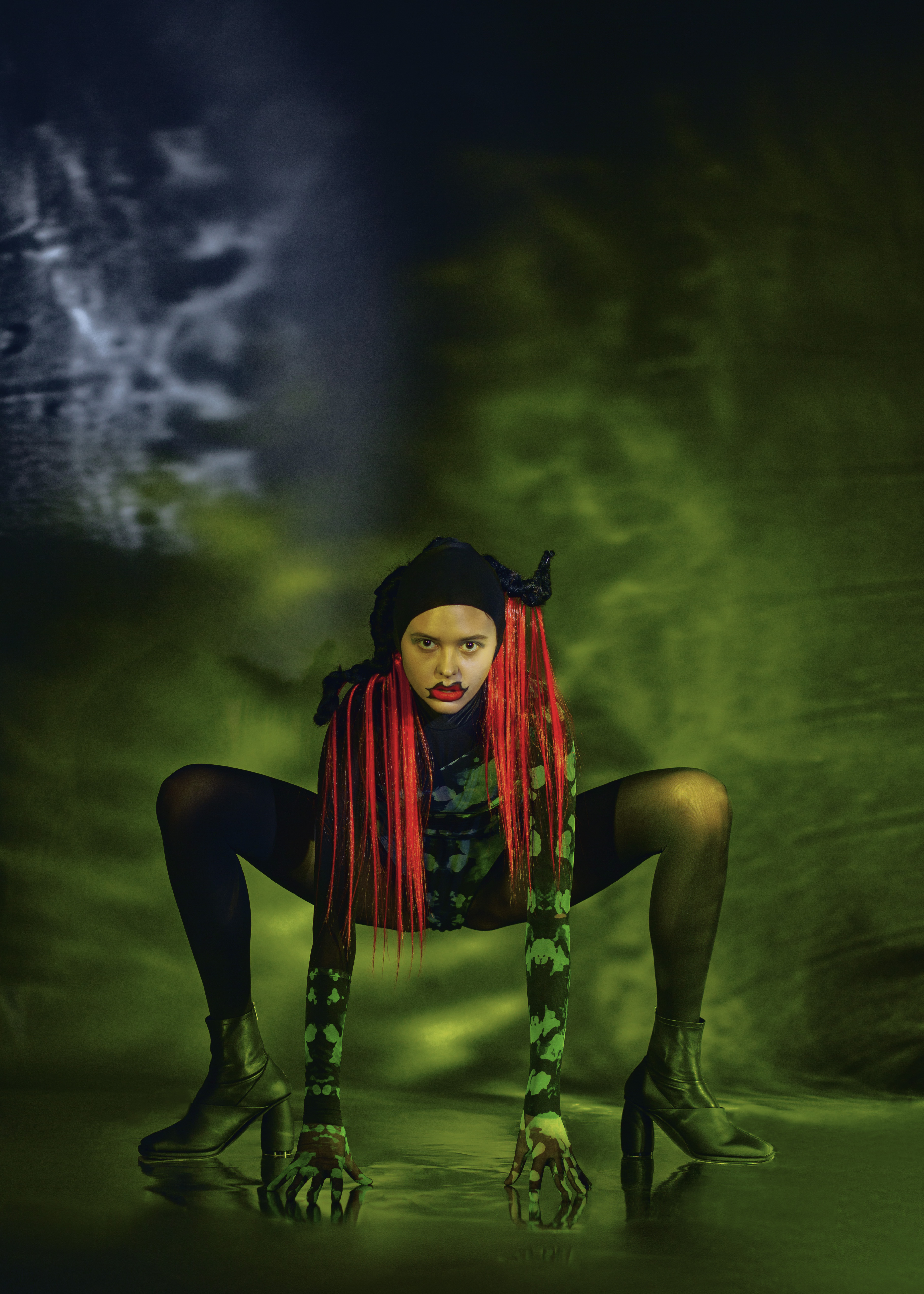 ragazza tutina e capelli rossi finti inner circus Fotografie di Anna Evstigneeva