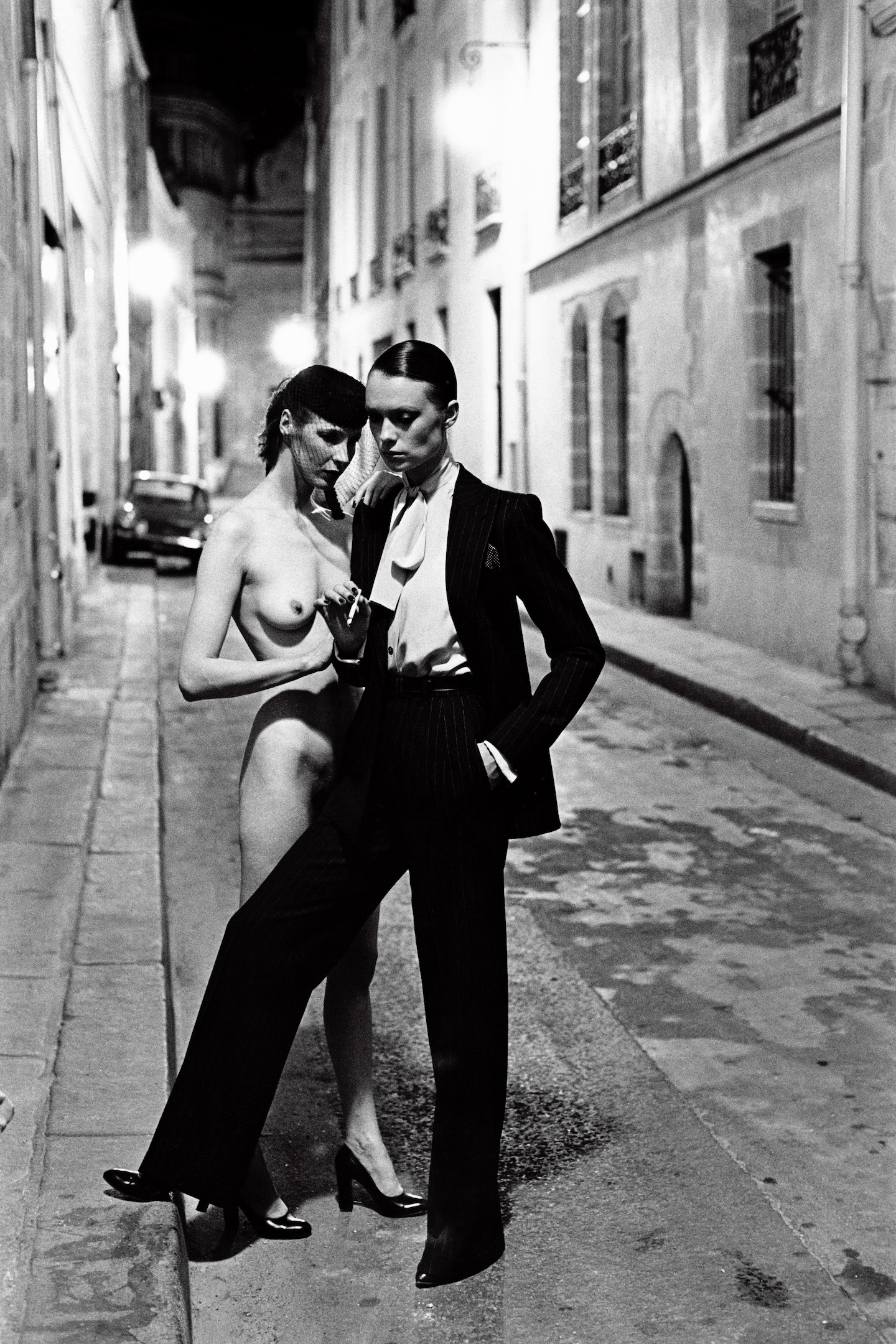 HELMUT NEWTON_005_Rue Aubriot, Paris, 1975 (c) Foto Helmut Newton, Helmut Newton Estate Courtesy Helmut Newton Foundation.jpg