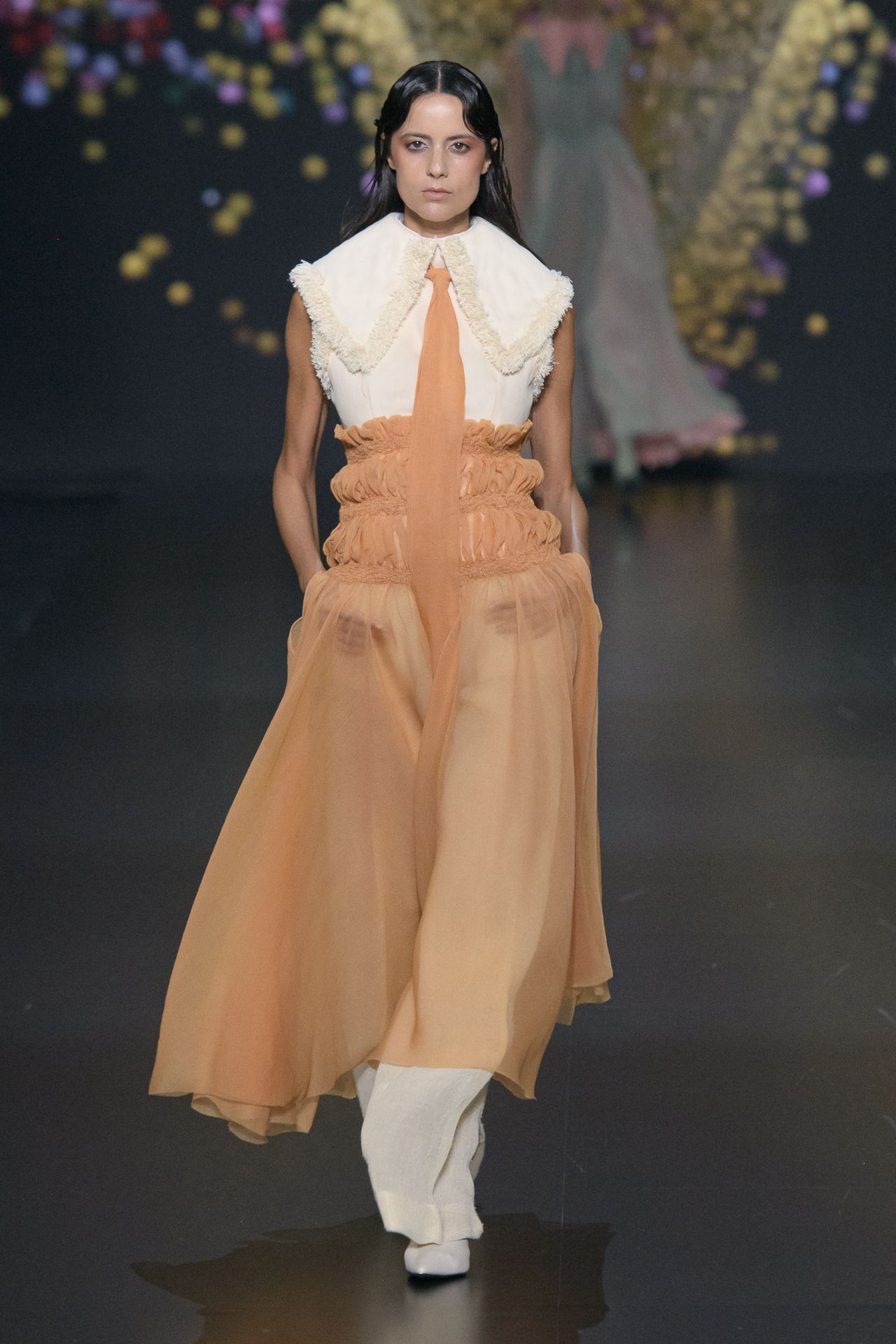 gonna color carne semi trasparente cravatta sfilata Accademia Costume Moda di Roma 2021